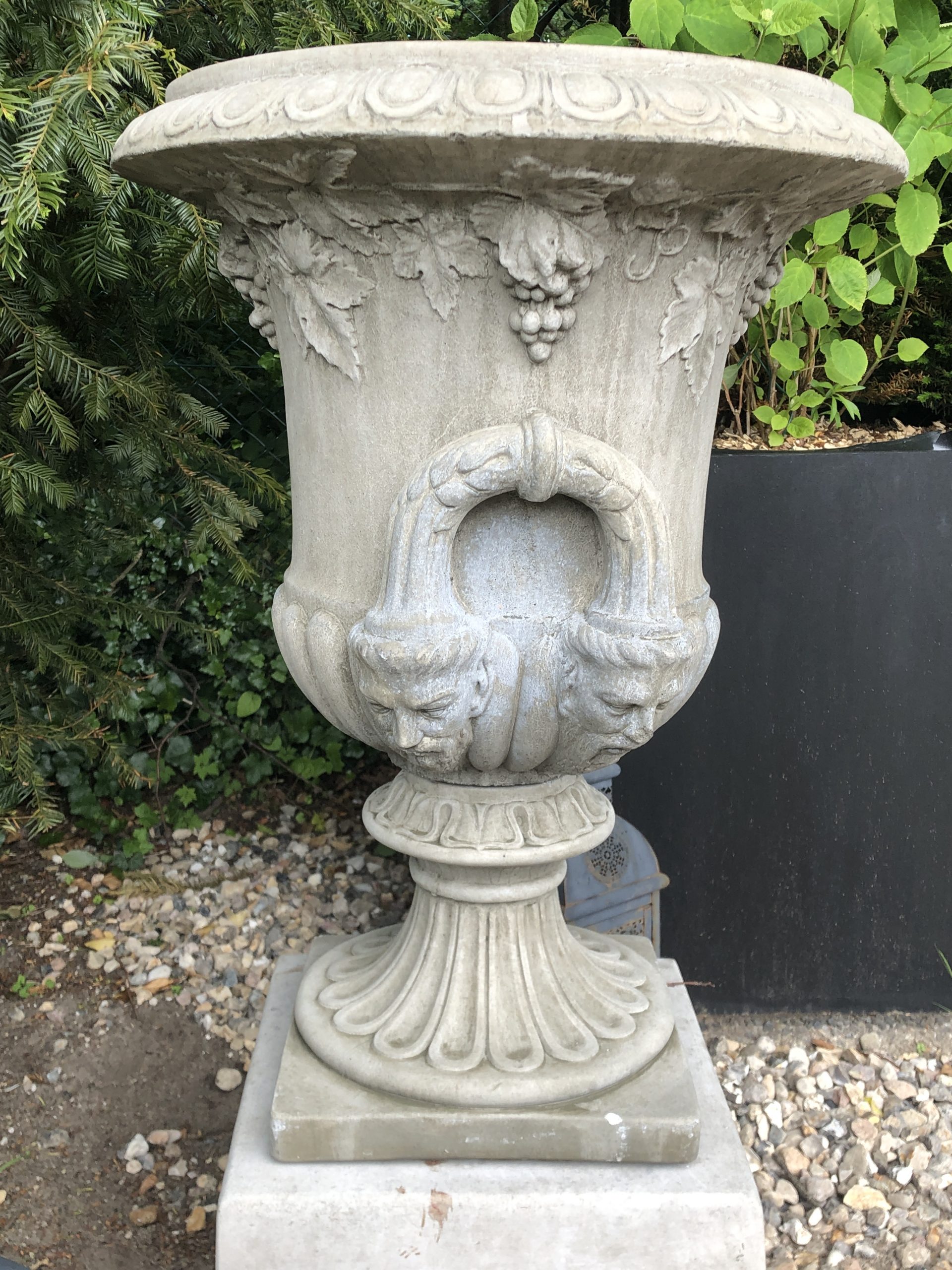 Gartenurne_ Bernhardts Interior