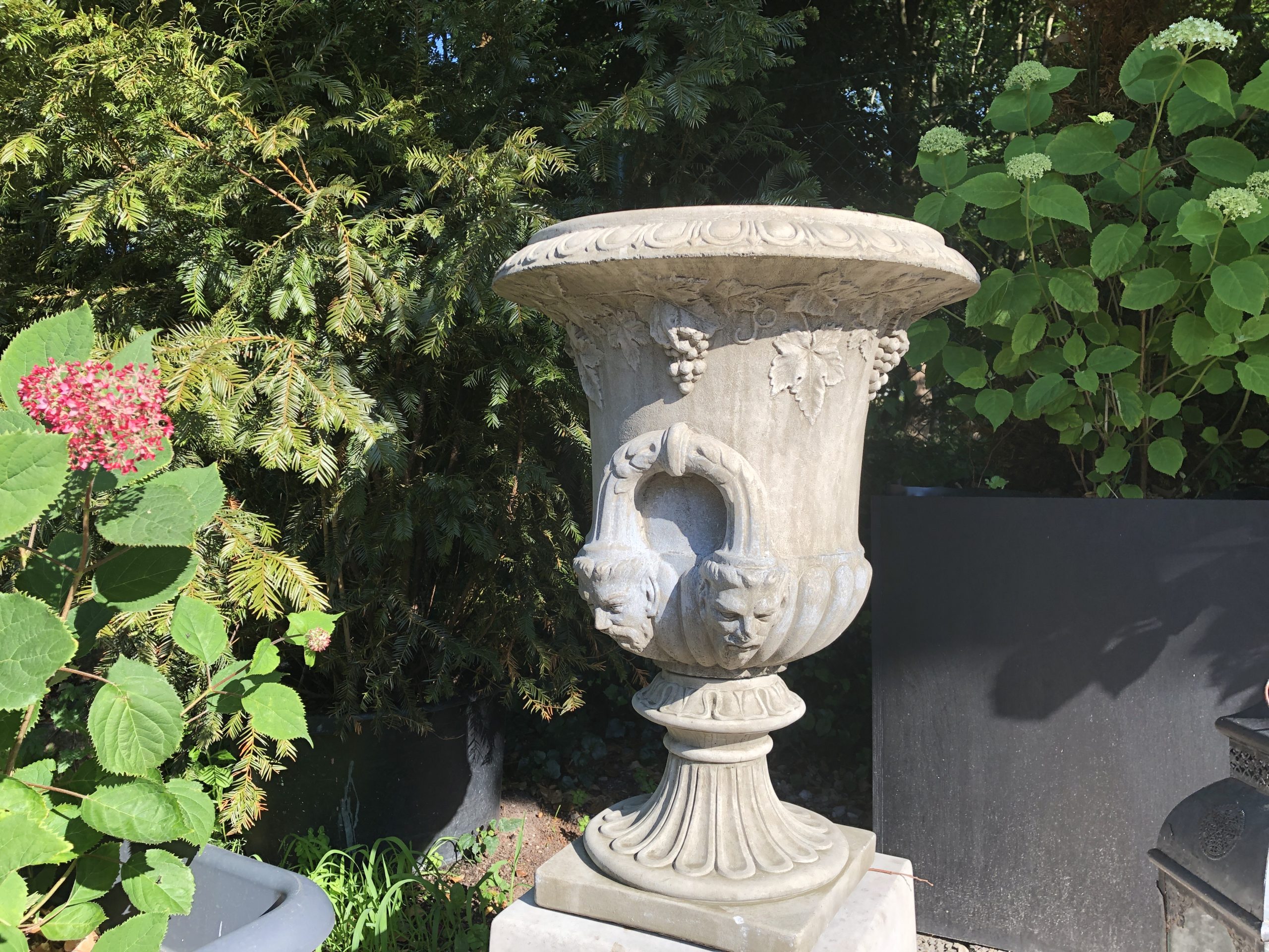 Gartenurnen _ Bernhardts Antik