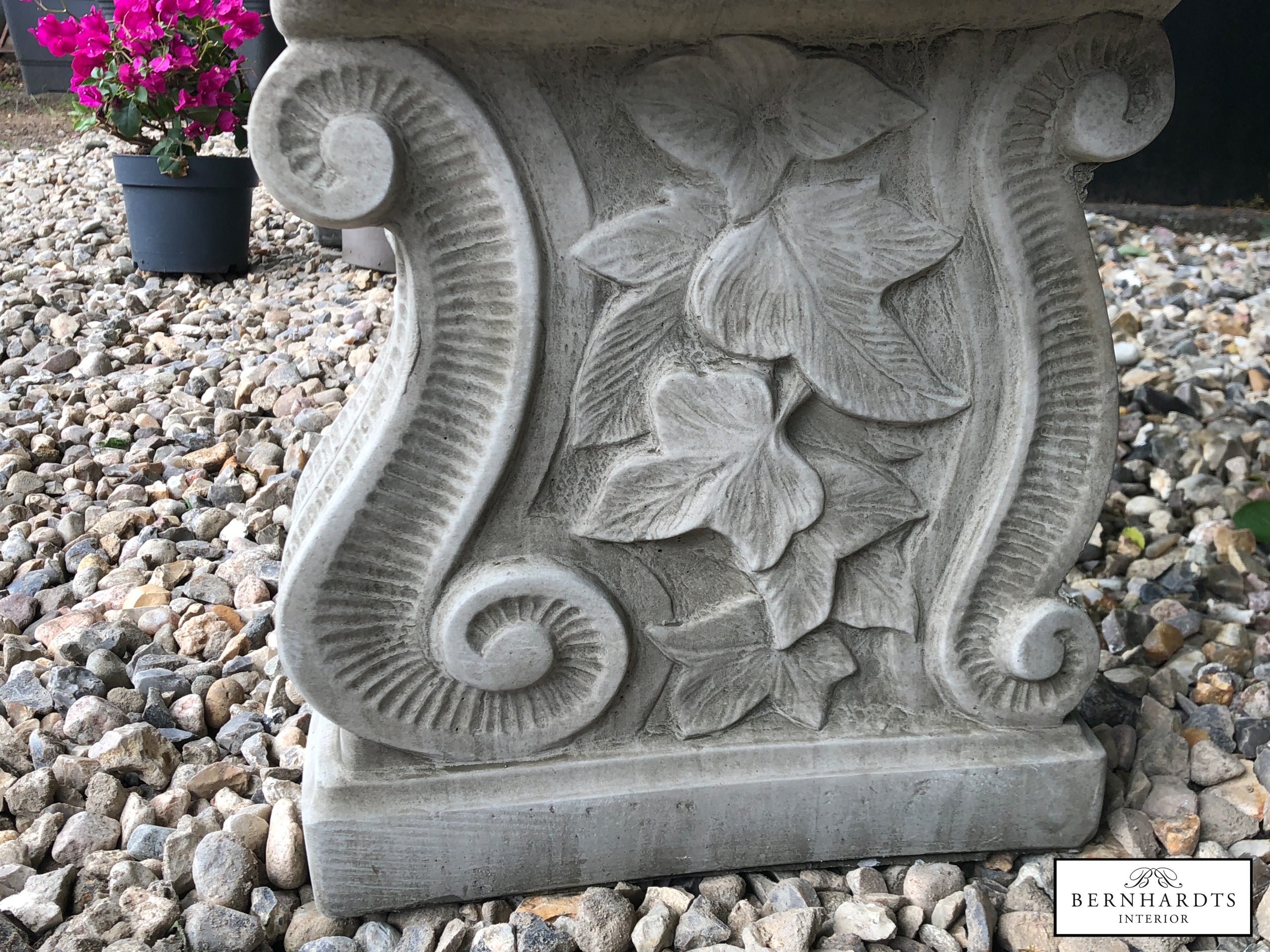 https://bernhardtsinterior.com/wp-content/uploads/2021/03/Antike-Gartenbanjk-Bernhardts-Interior-scaled.jpg