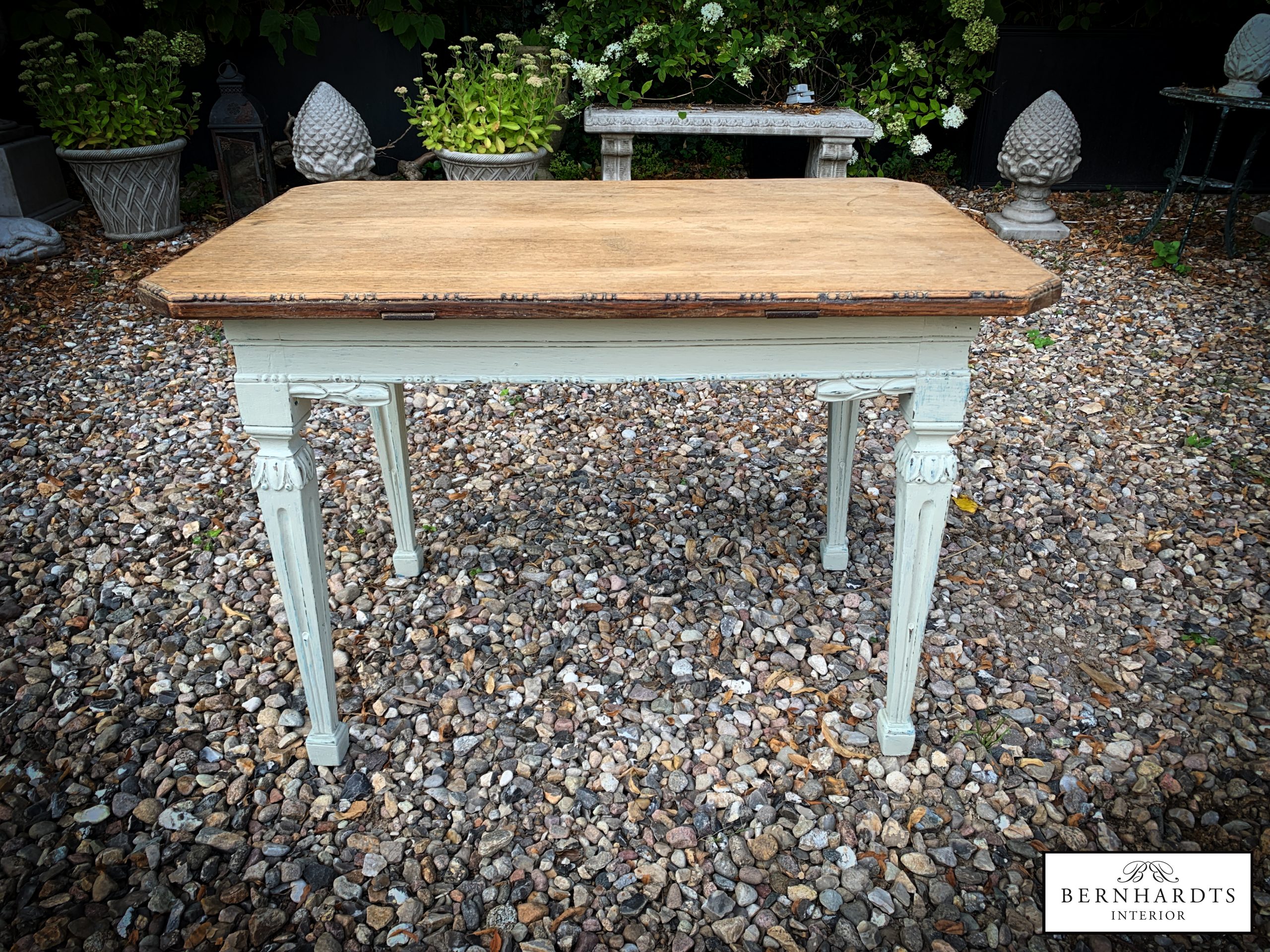 Louis Seize Tisch_ Bernhardts Interior