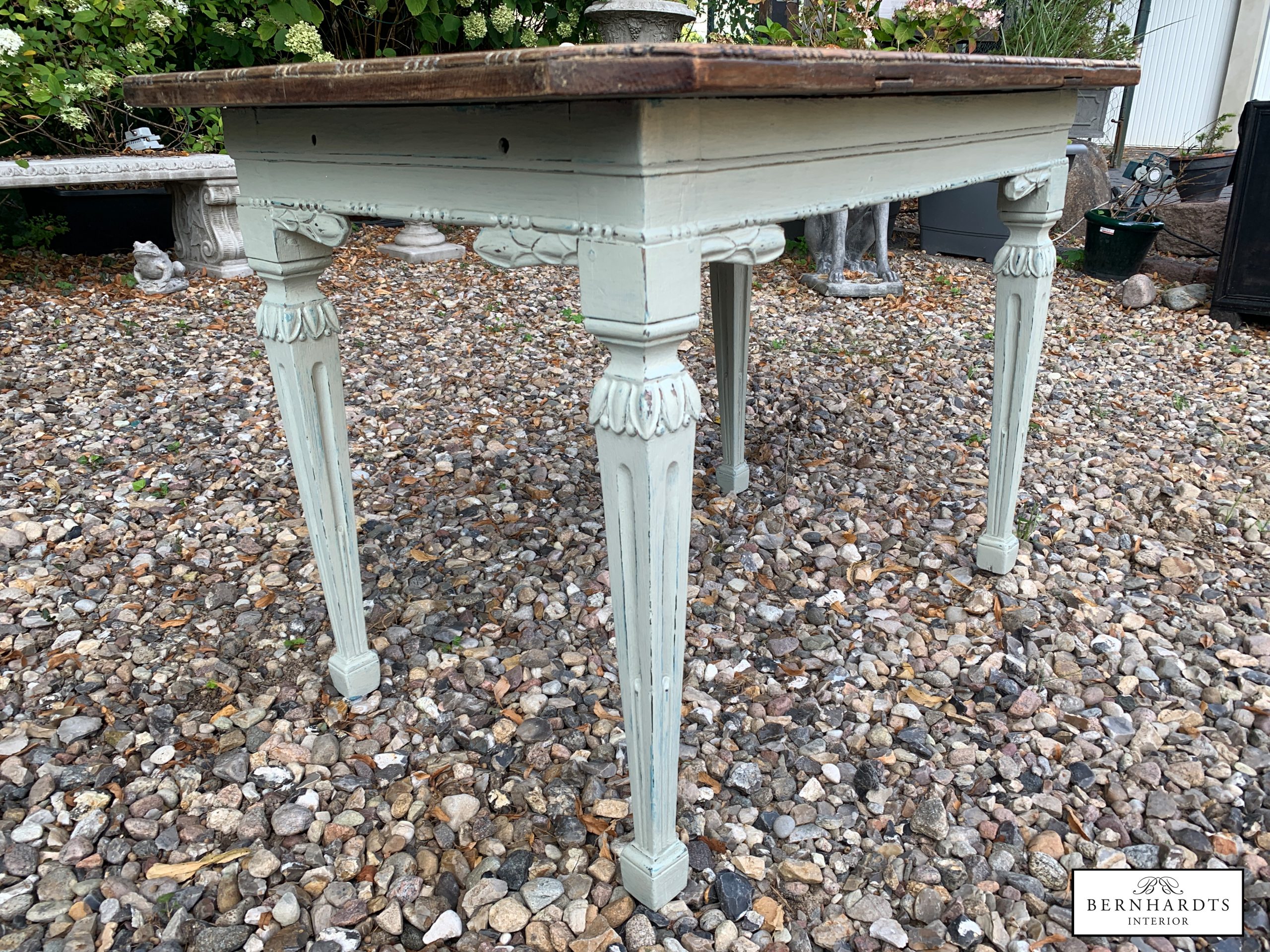 Louis Seize Tisch_ Bernhardts Interior