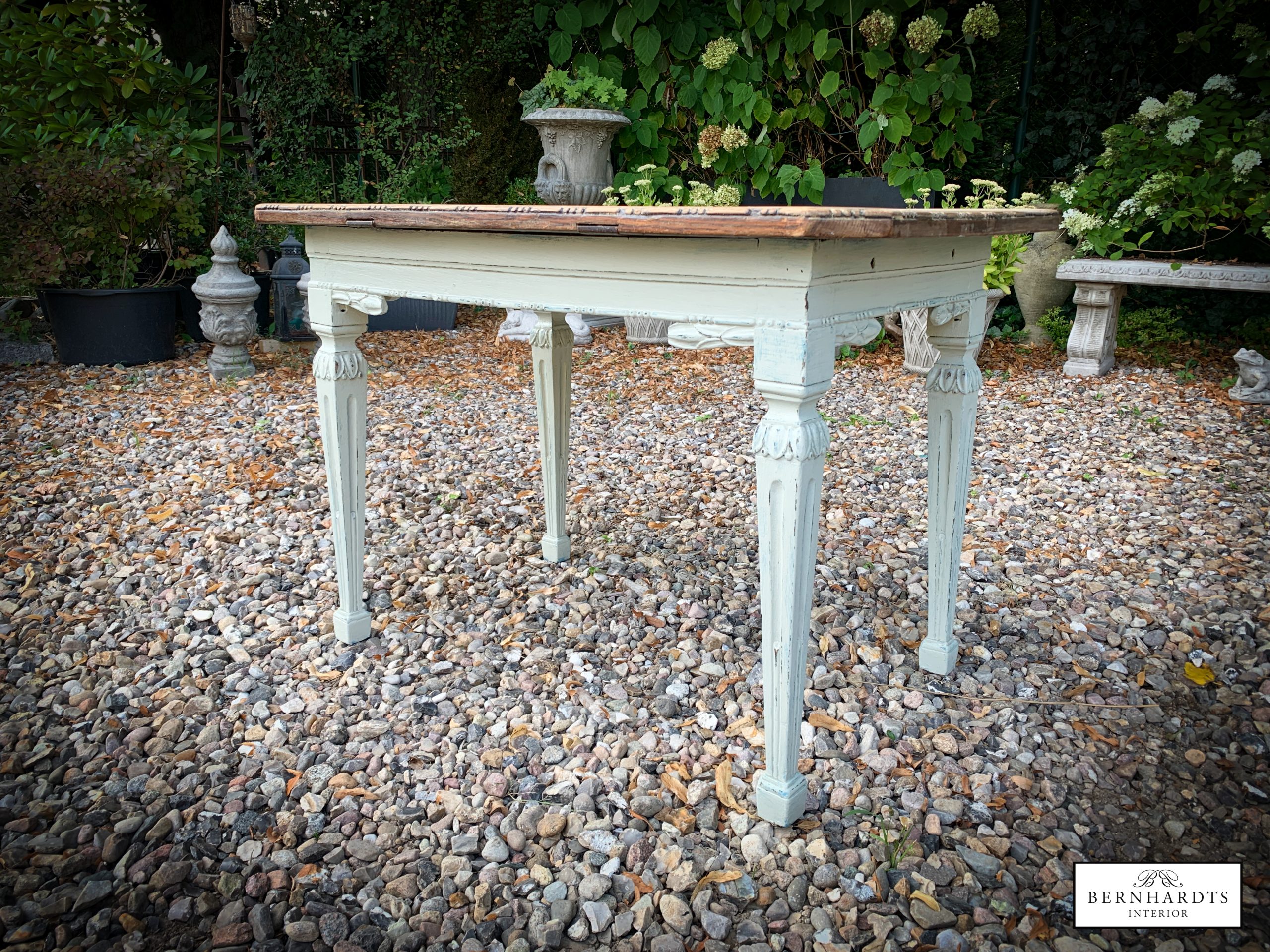 Louis Seize Tisch_ Bernhardts Interior