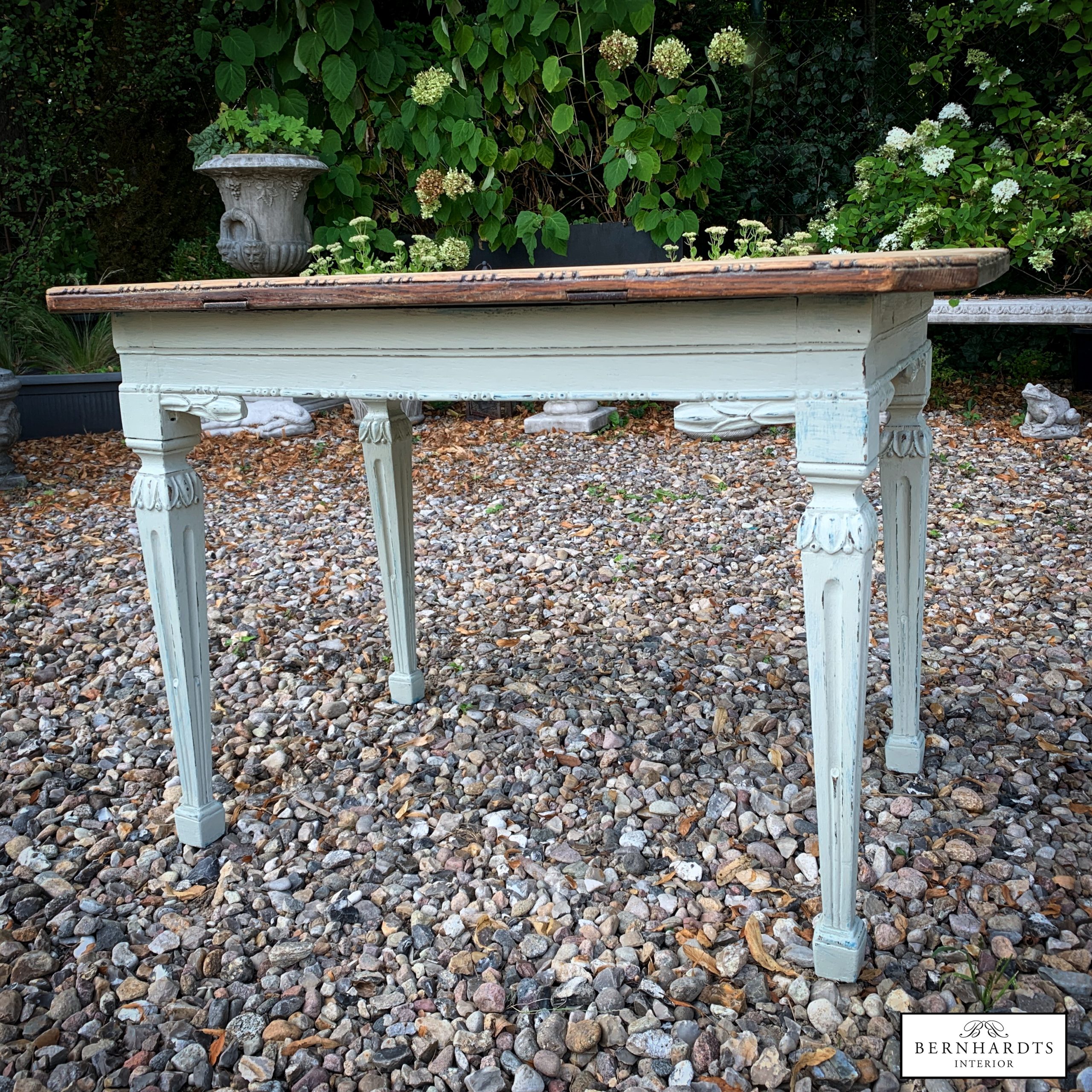 Louis Seize Tisch_ Bernhardts Interior