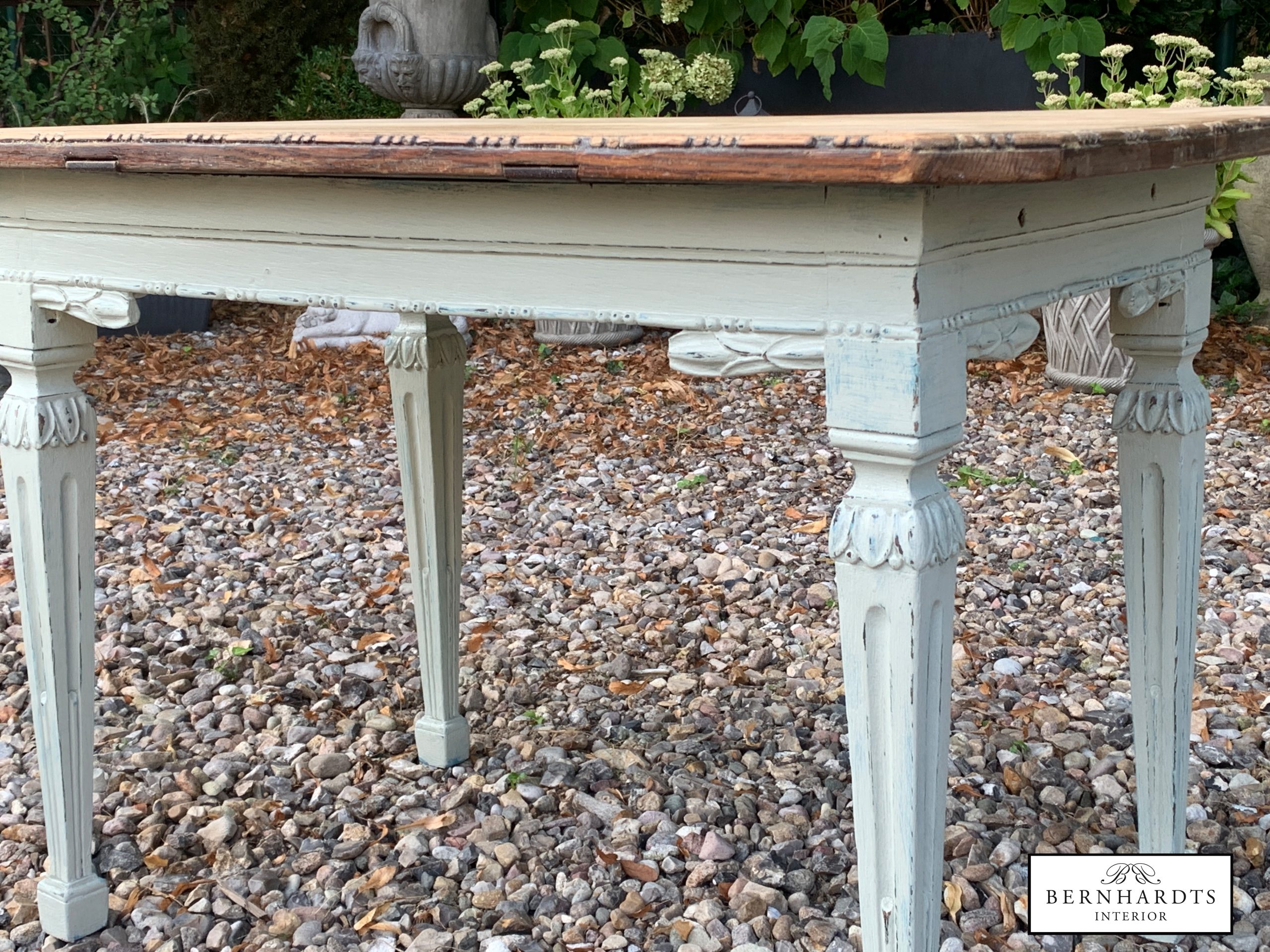 Louis Seize Tisch_ Bernhardts Interior