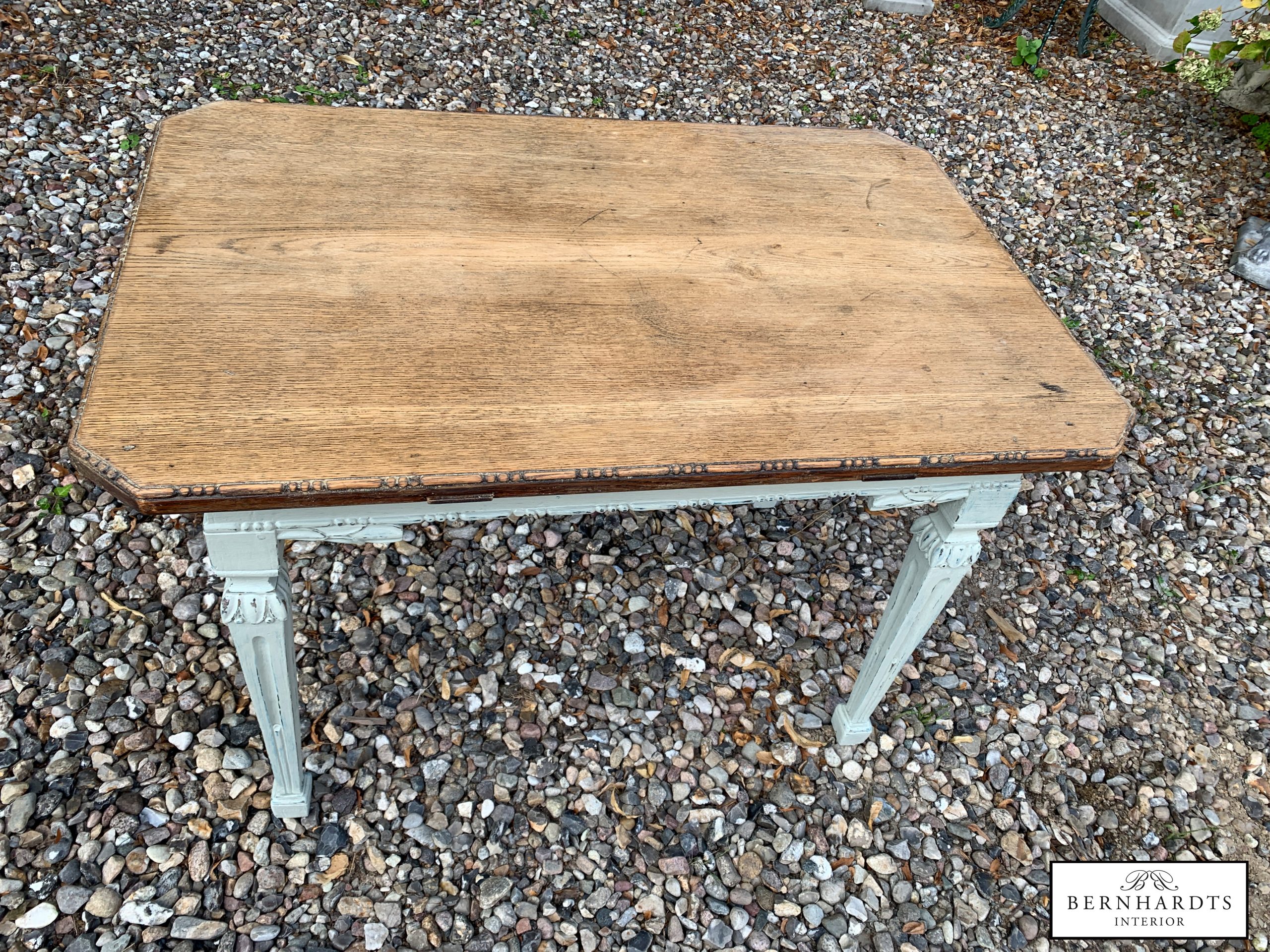 Louis Seize Tisch_ Bernhardts Interior