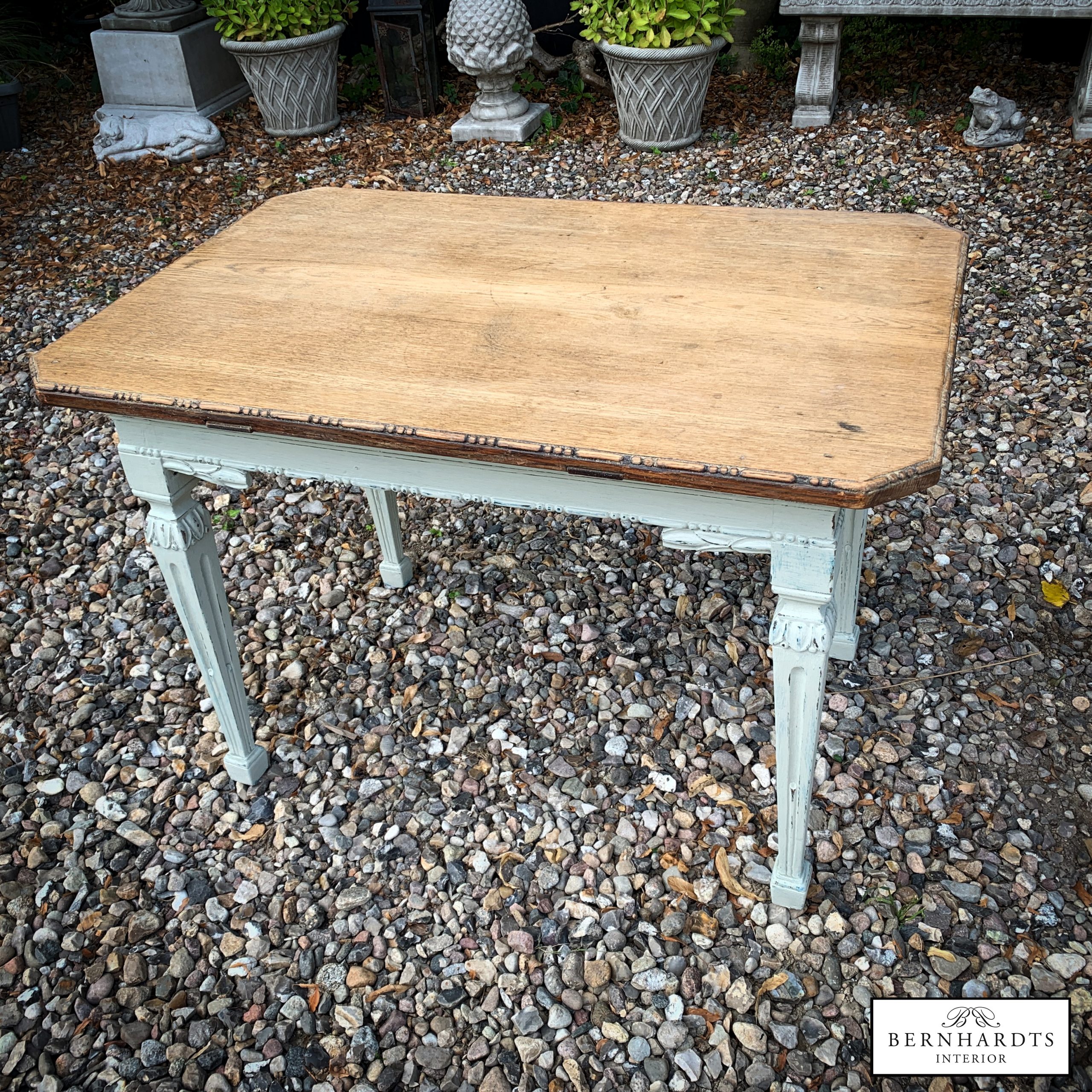 Louis Seize Tisch_ Bernhardts Interior