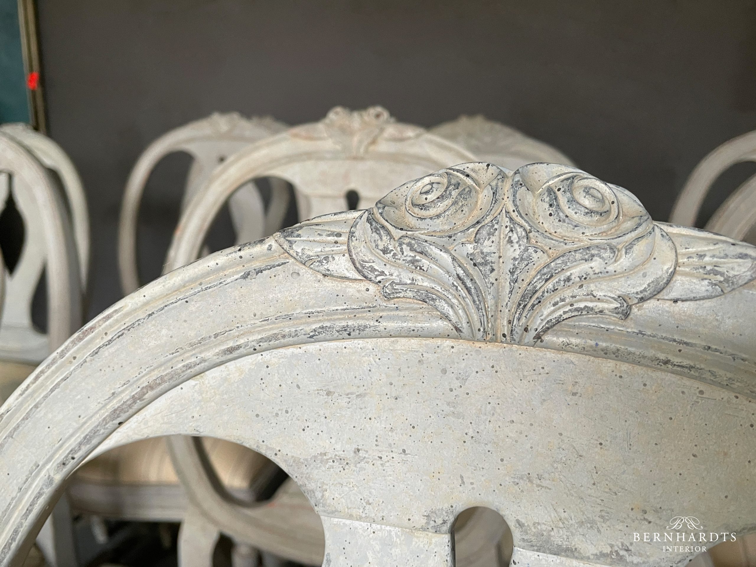 Gustavianische Rosenstühle Bernhardts Interior