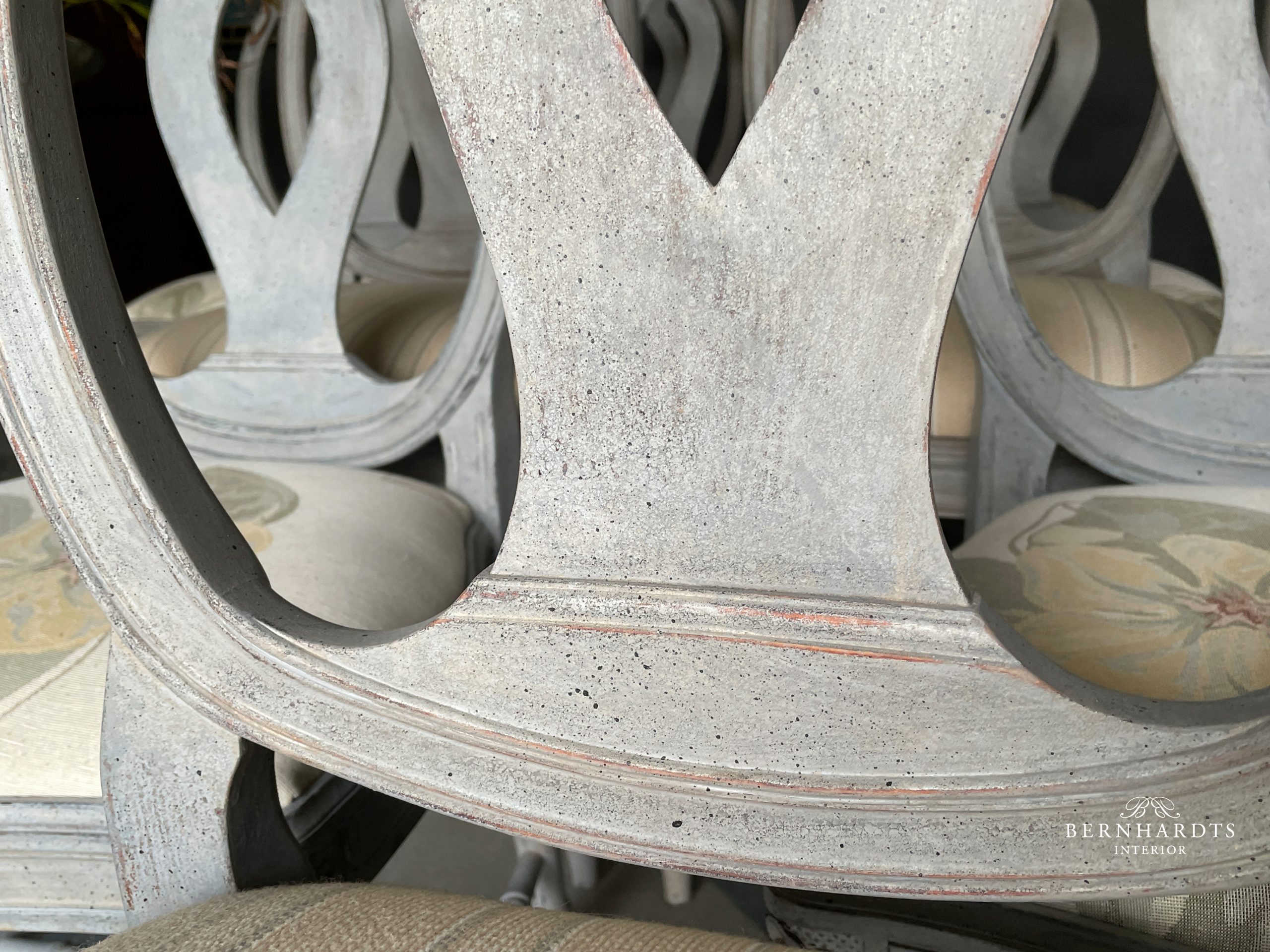 Gustavianische Rosenstühle Bernhardts Interior