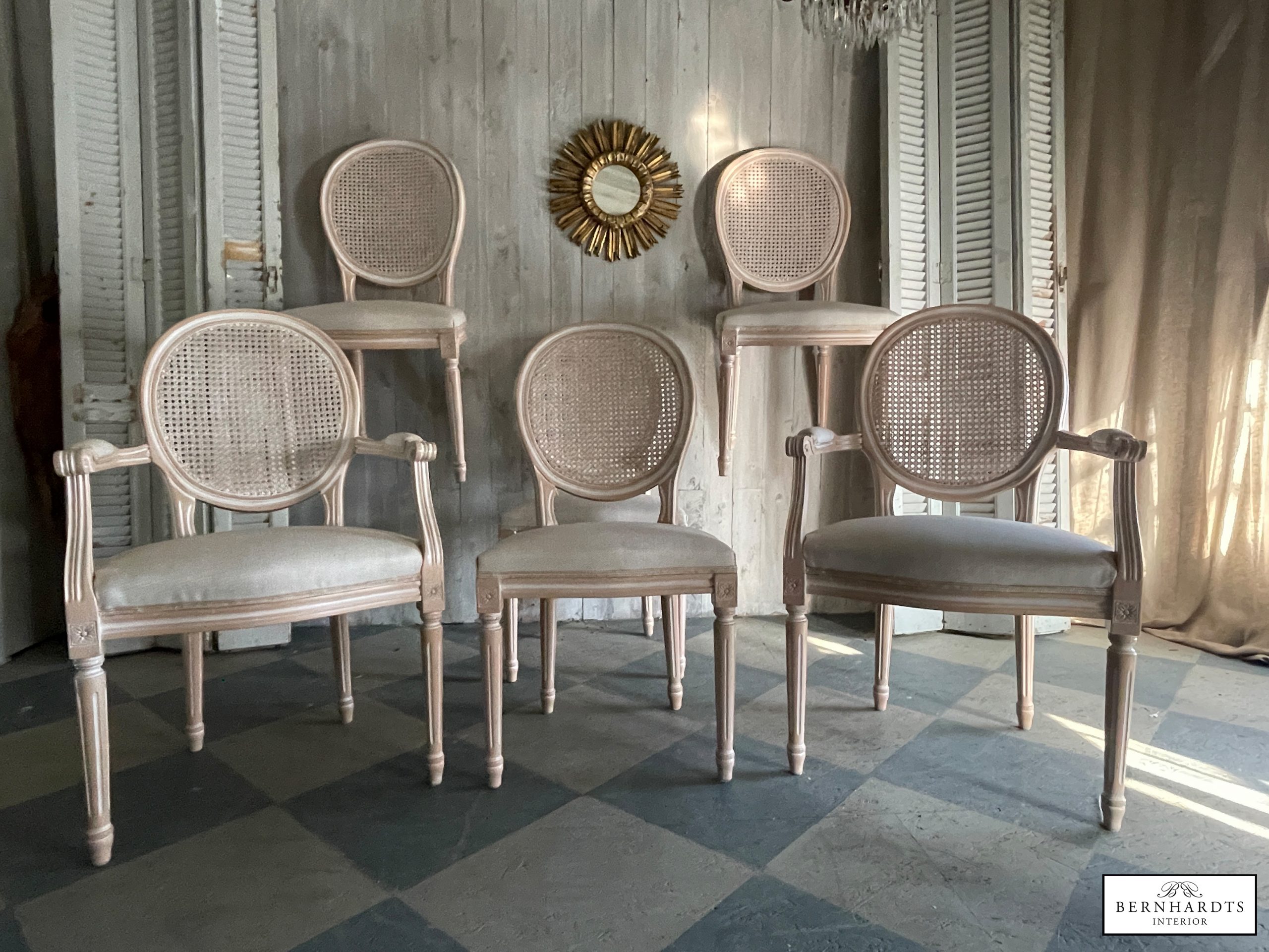 Flechtstühle Gustavian_ Bernhardts Interior