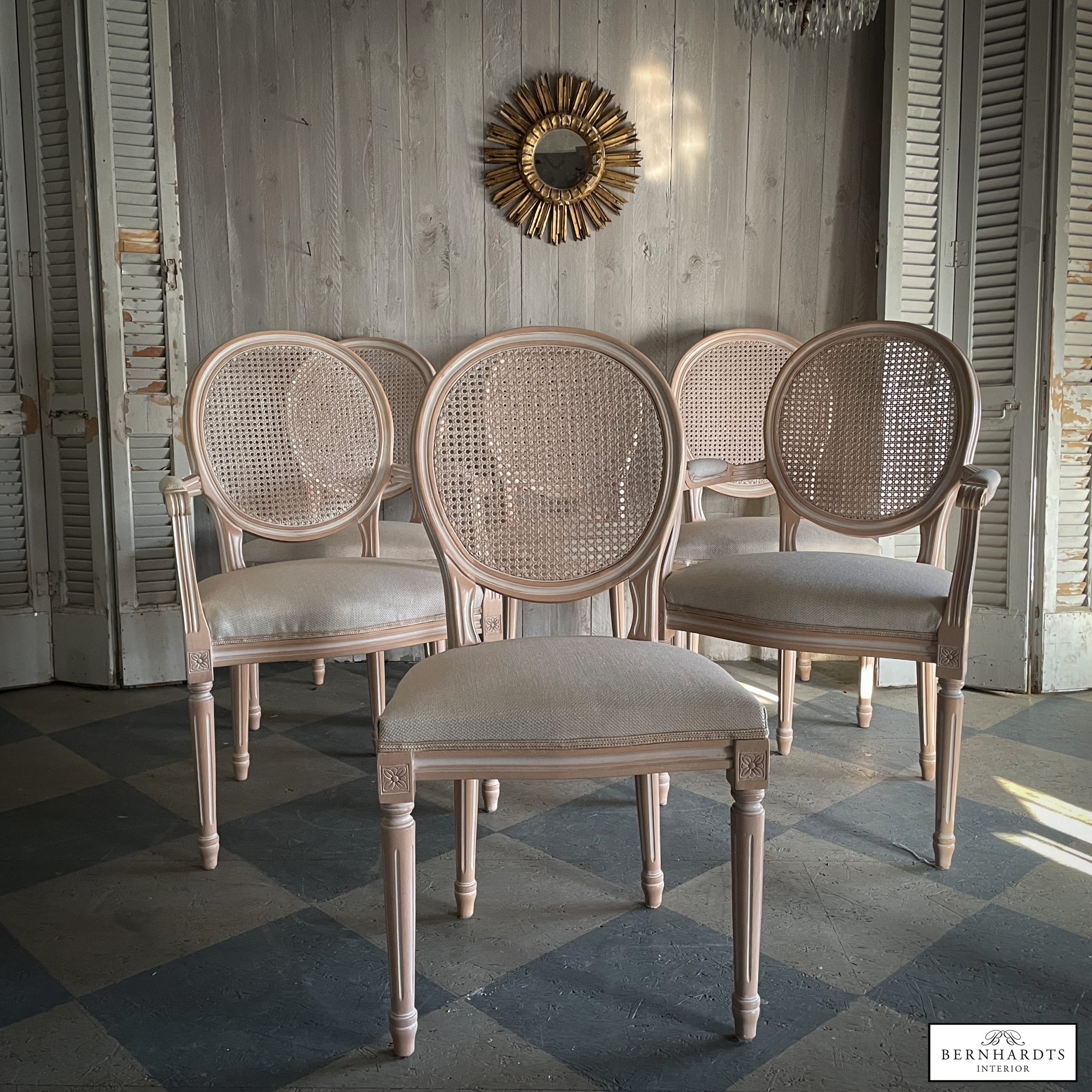 Flechtstühle Gustavian_ Bernhardts Interior