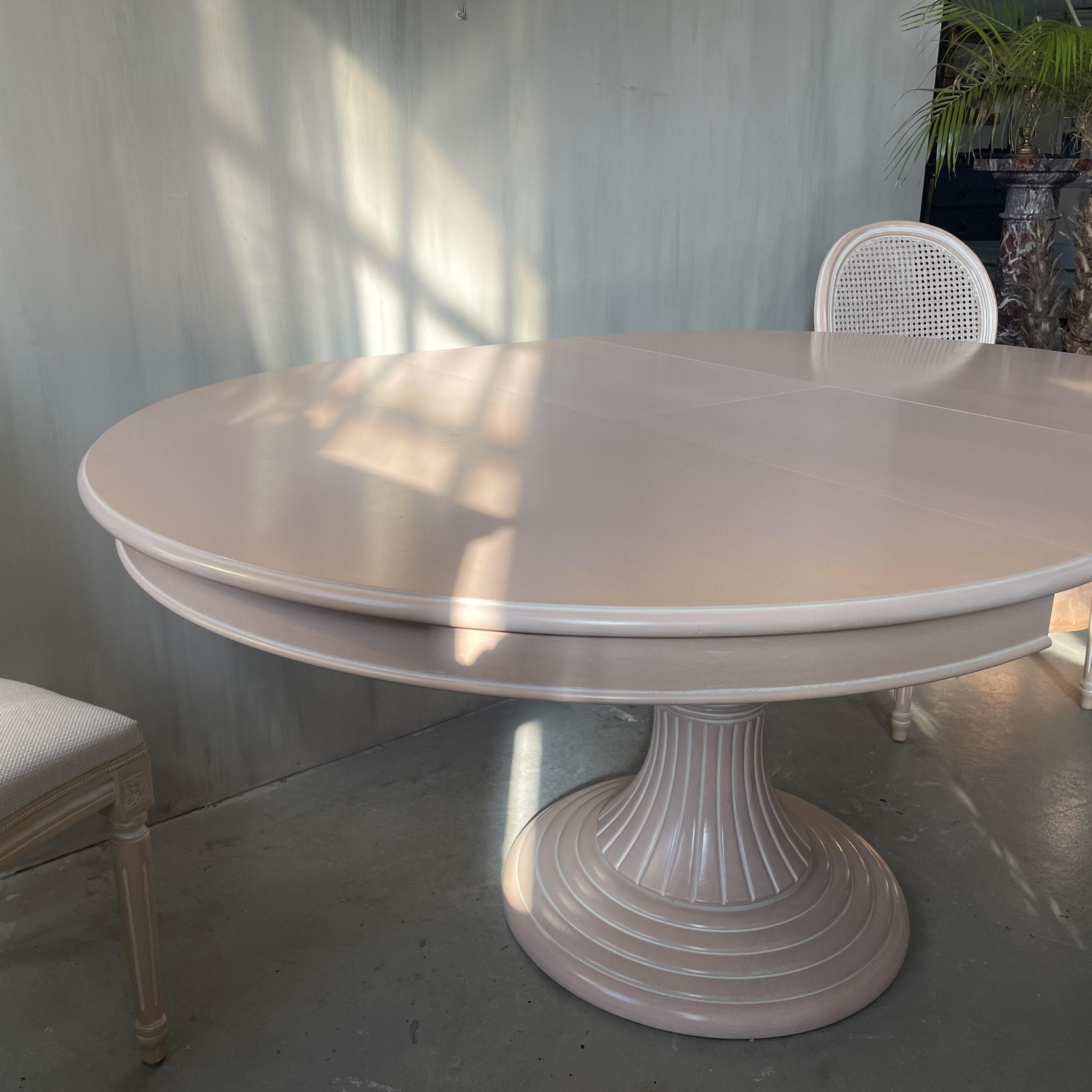 6 Italienische Flechtstühle mit Tisch, Italien im gustavianischem Stil – Bild 23