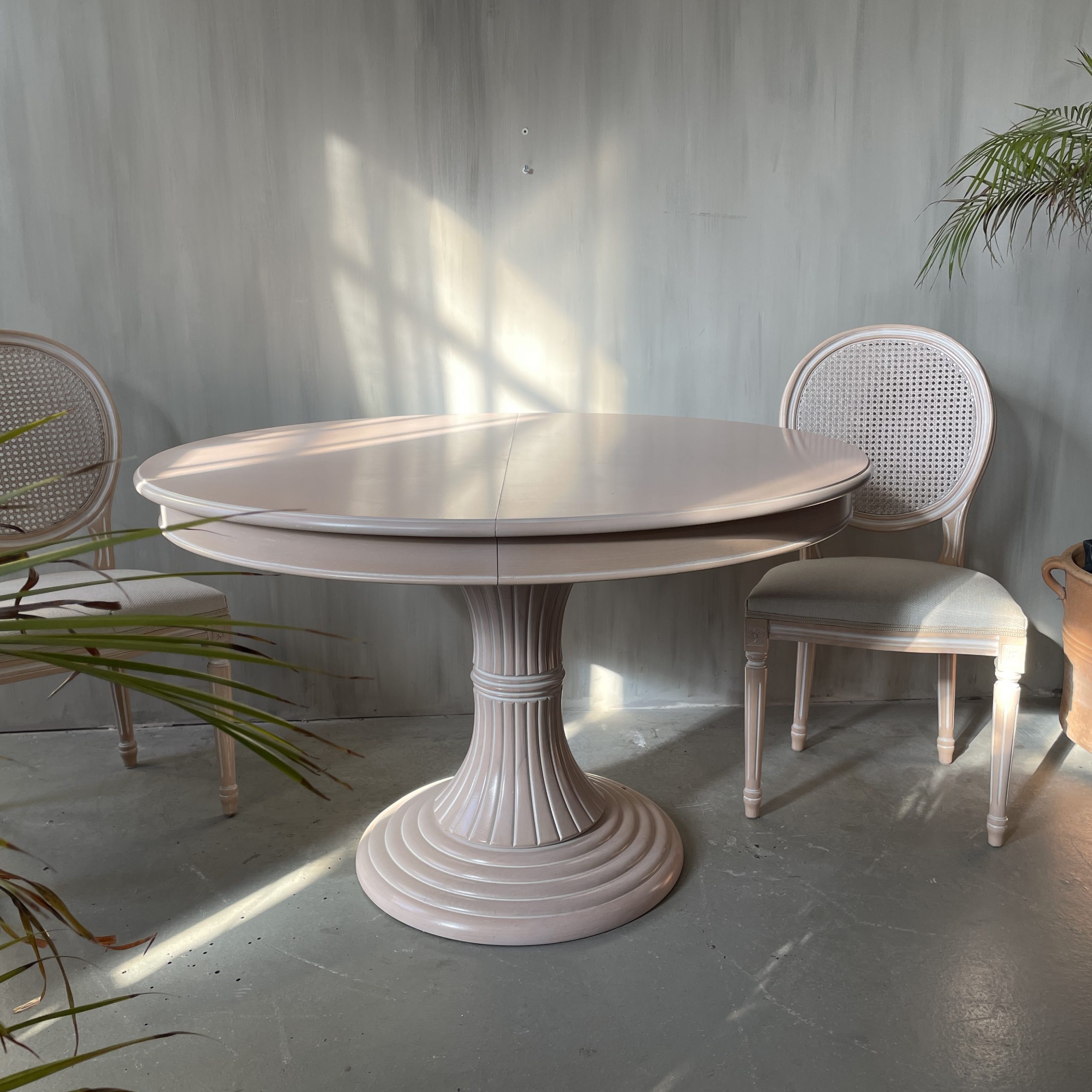 6 Italienische Flechtstühle mit Tisch, Italien im gustavianischem Stil – Bild 18