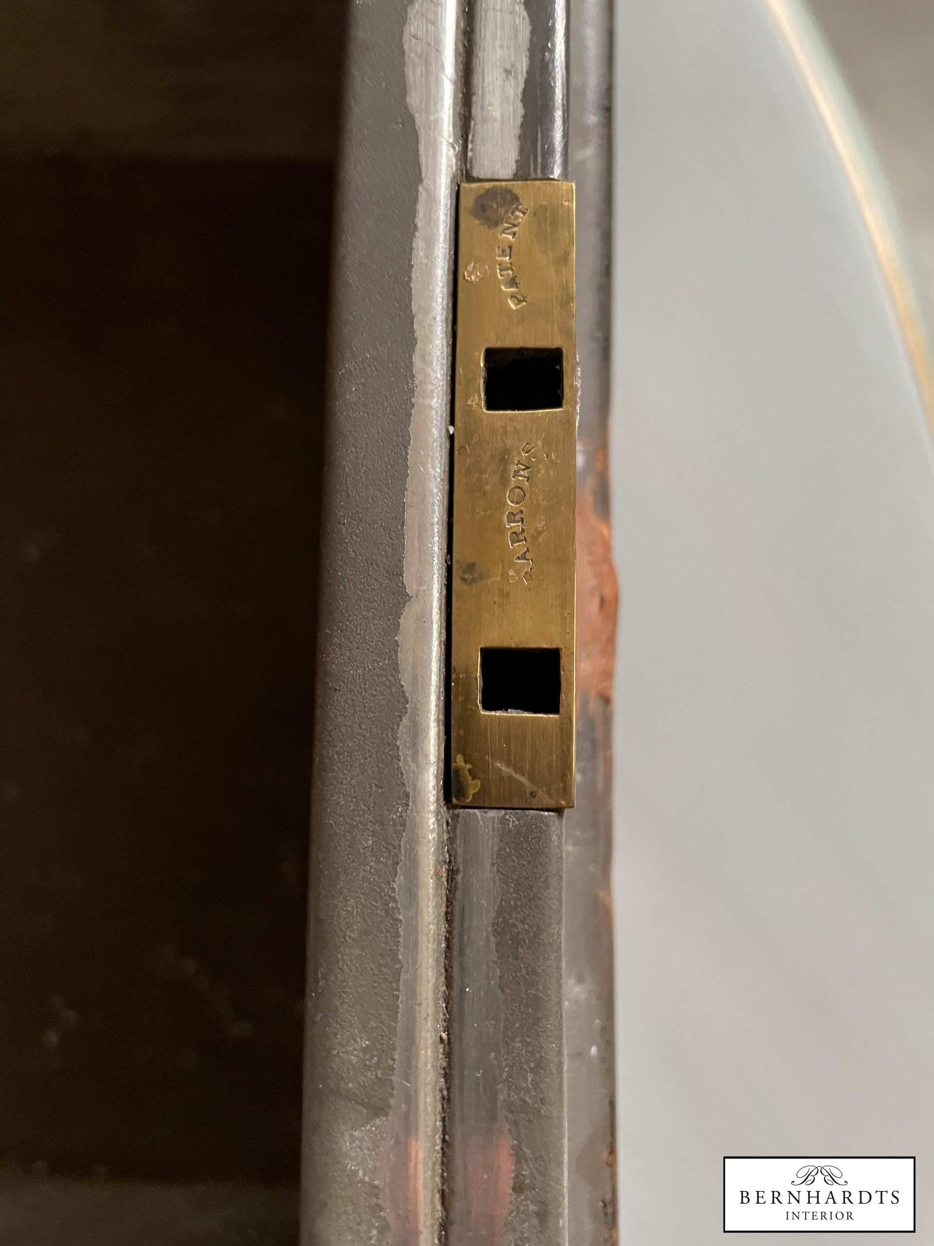 Antike Kriegskasse_ Bernhardts Interior