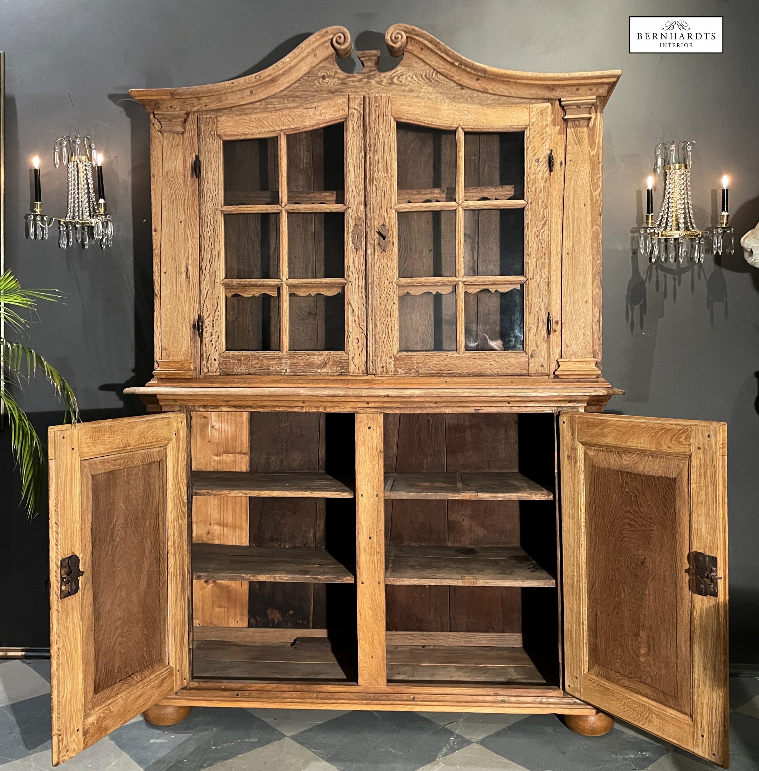 Barocker Bücherschrank_ Bernhardts Interior