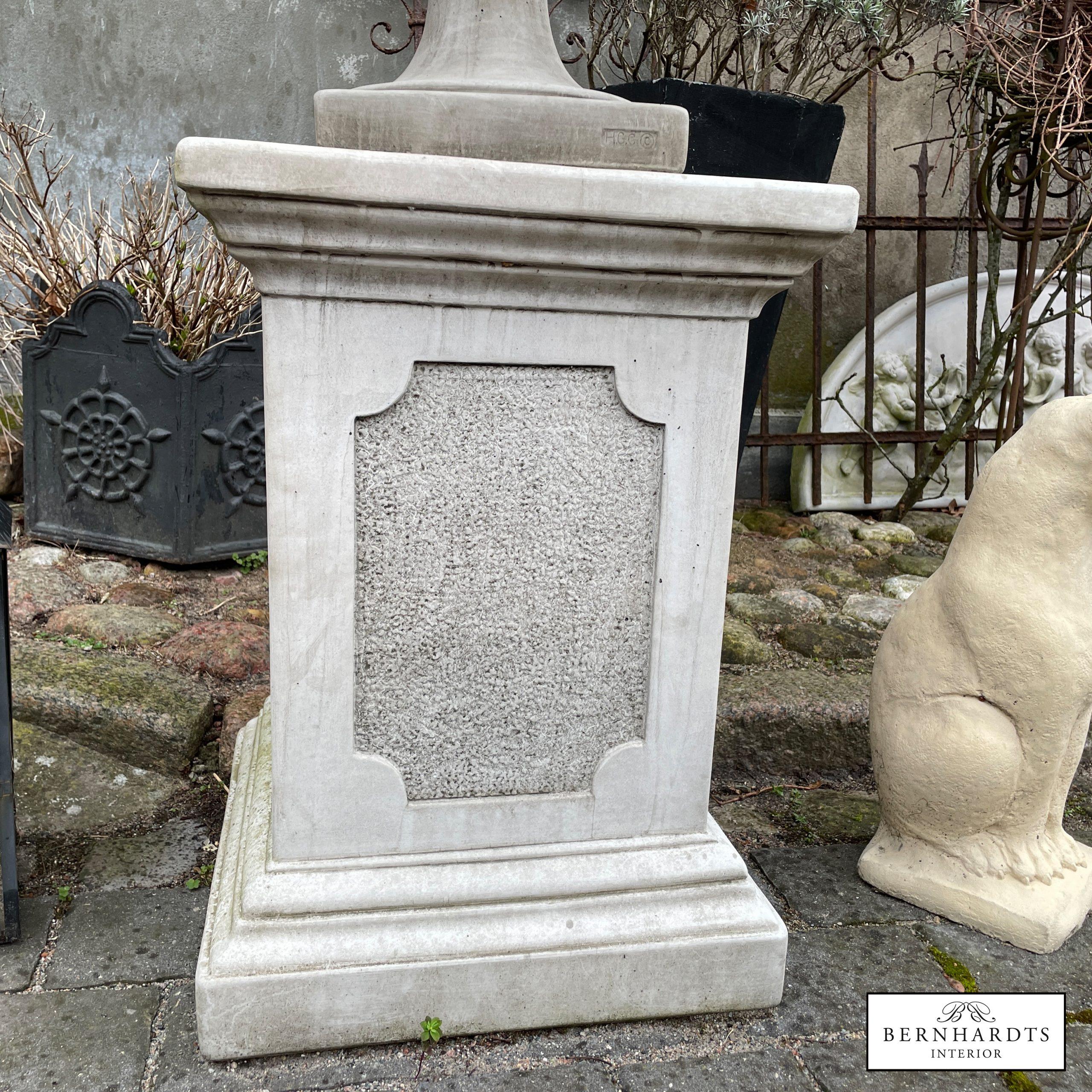 Antikstein Sockel Bernhardts Interior