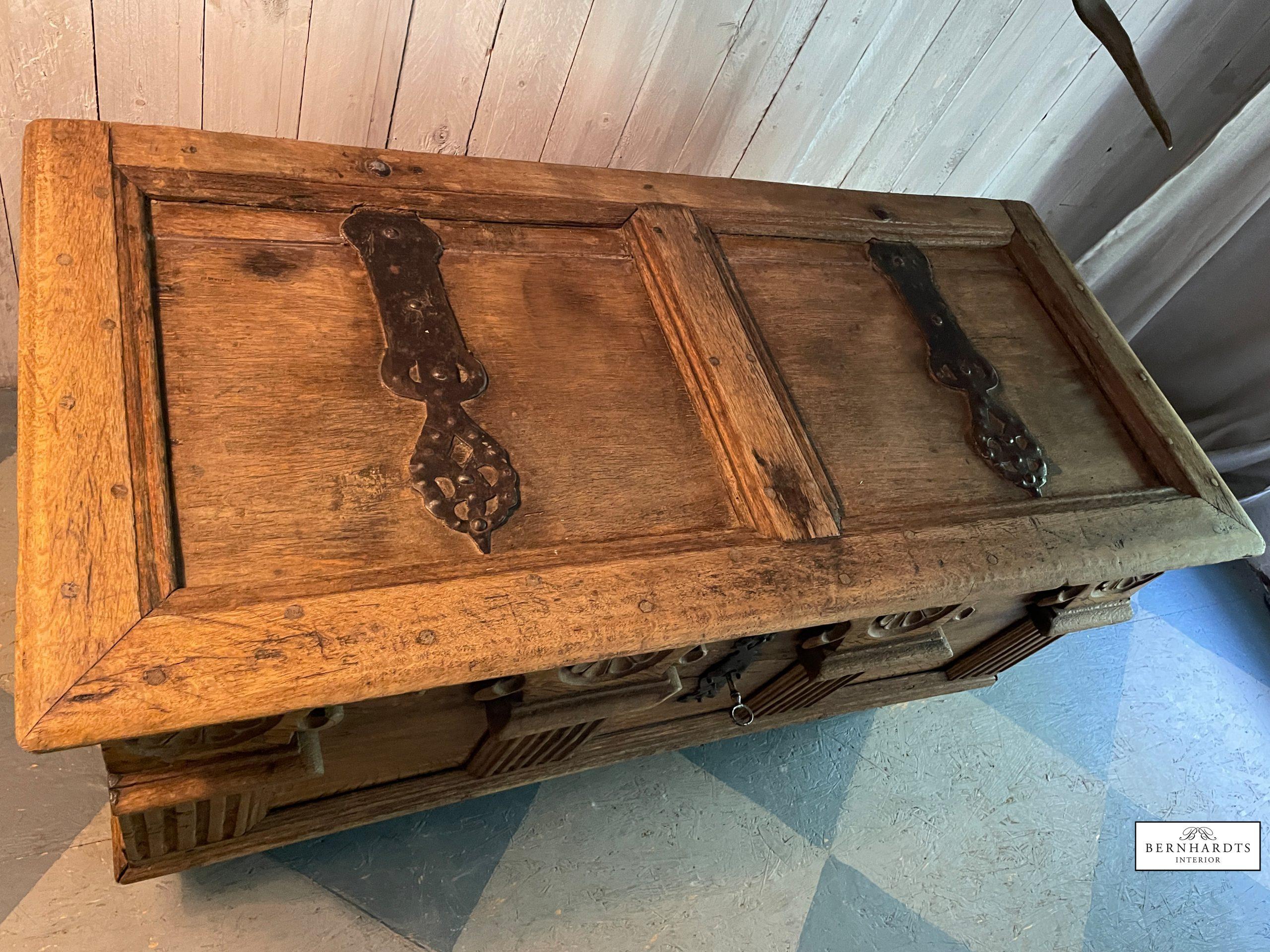 Empire Truhe_ Bernhardts Interior