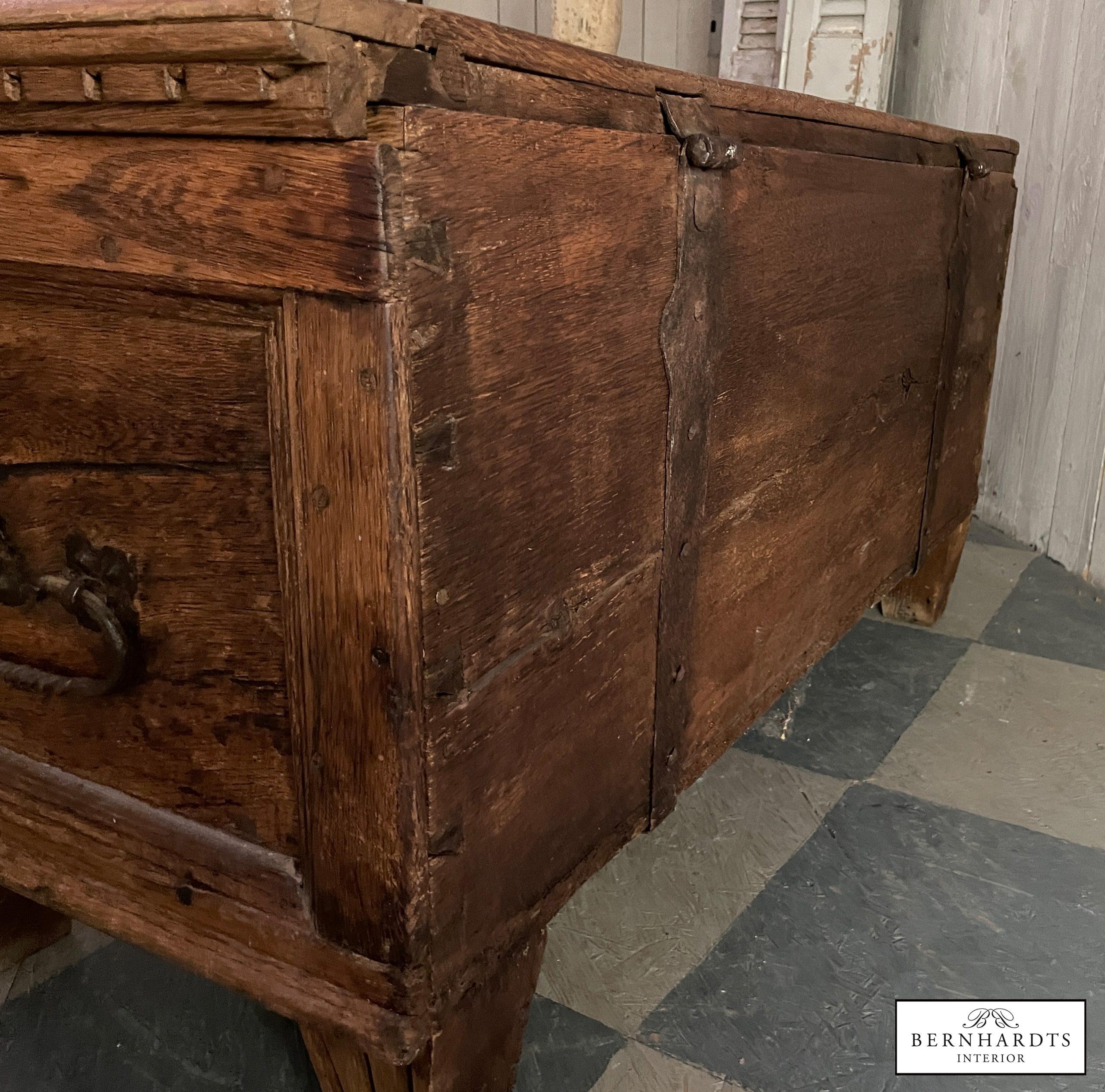 Empire Truhe_ Bernhardts Interior