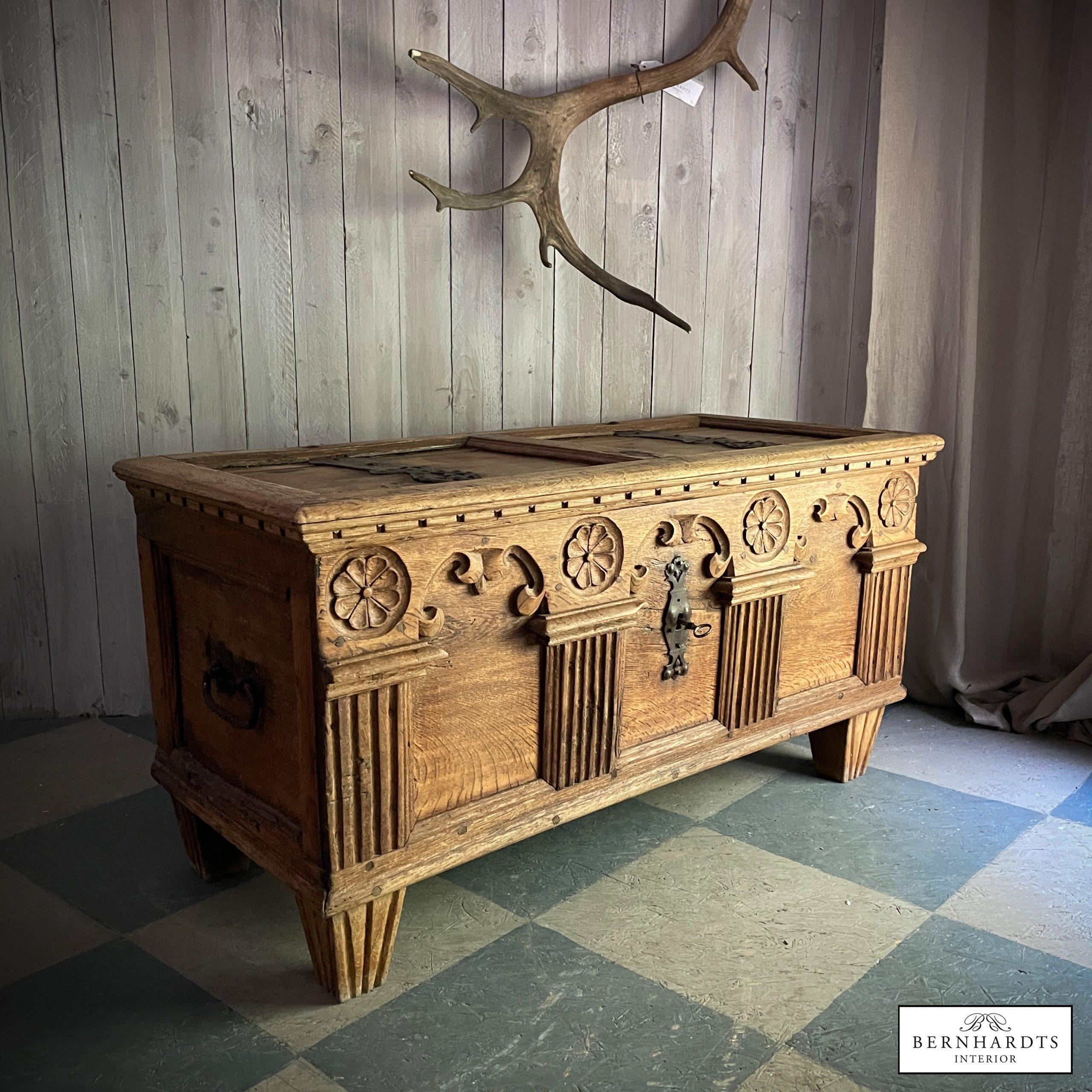 Empire Truhe_ Bernhardts Interior