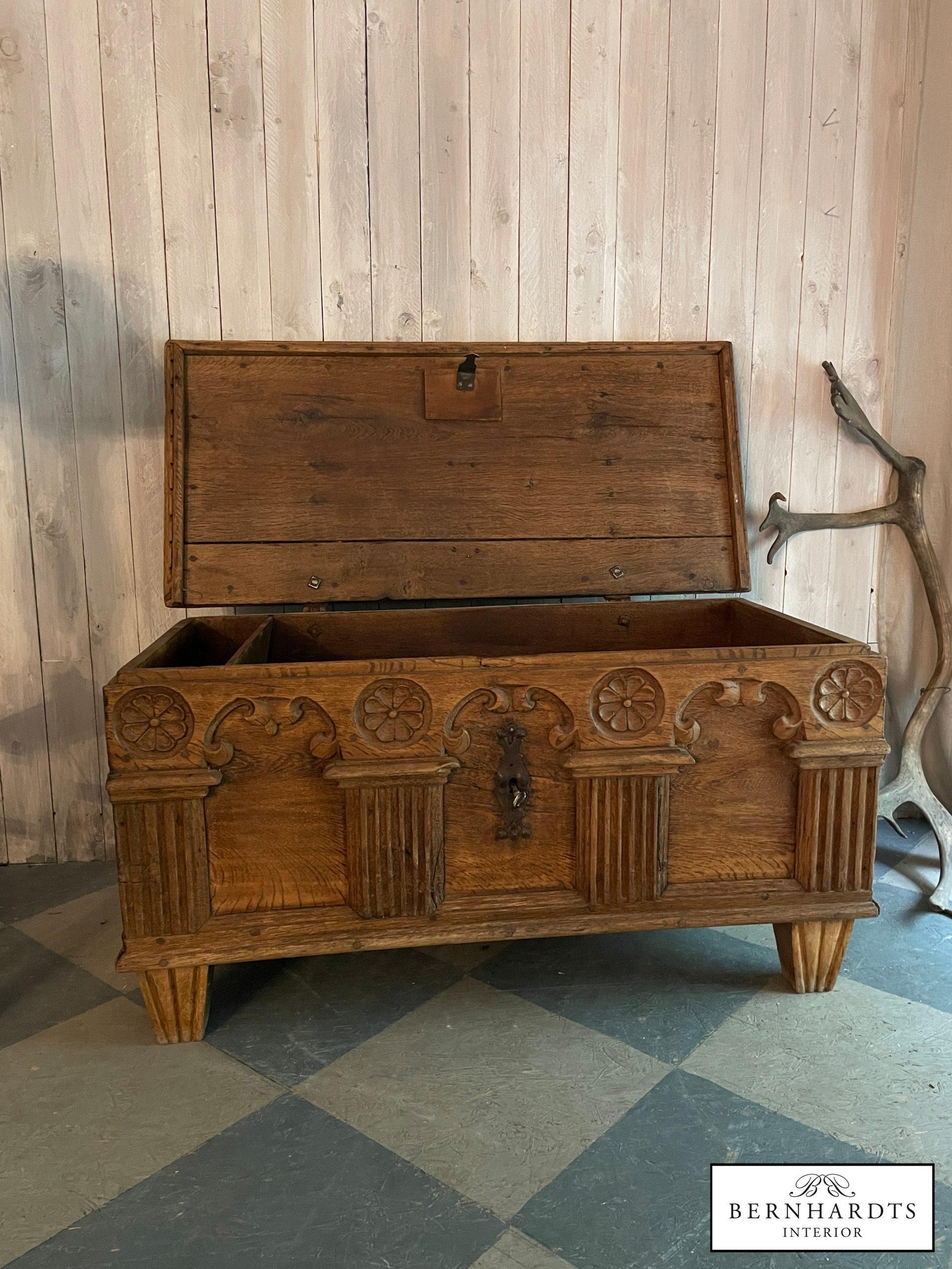 Empire Truhe_ Bernhardts Interior