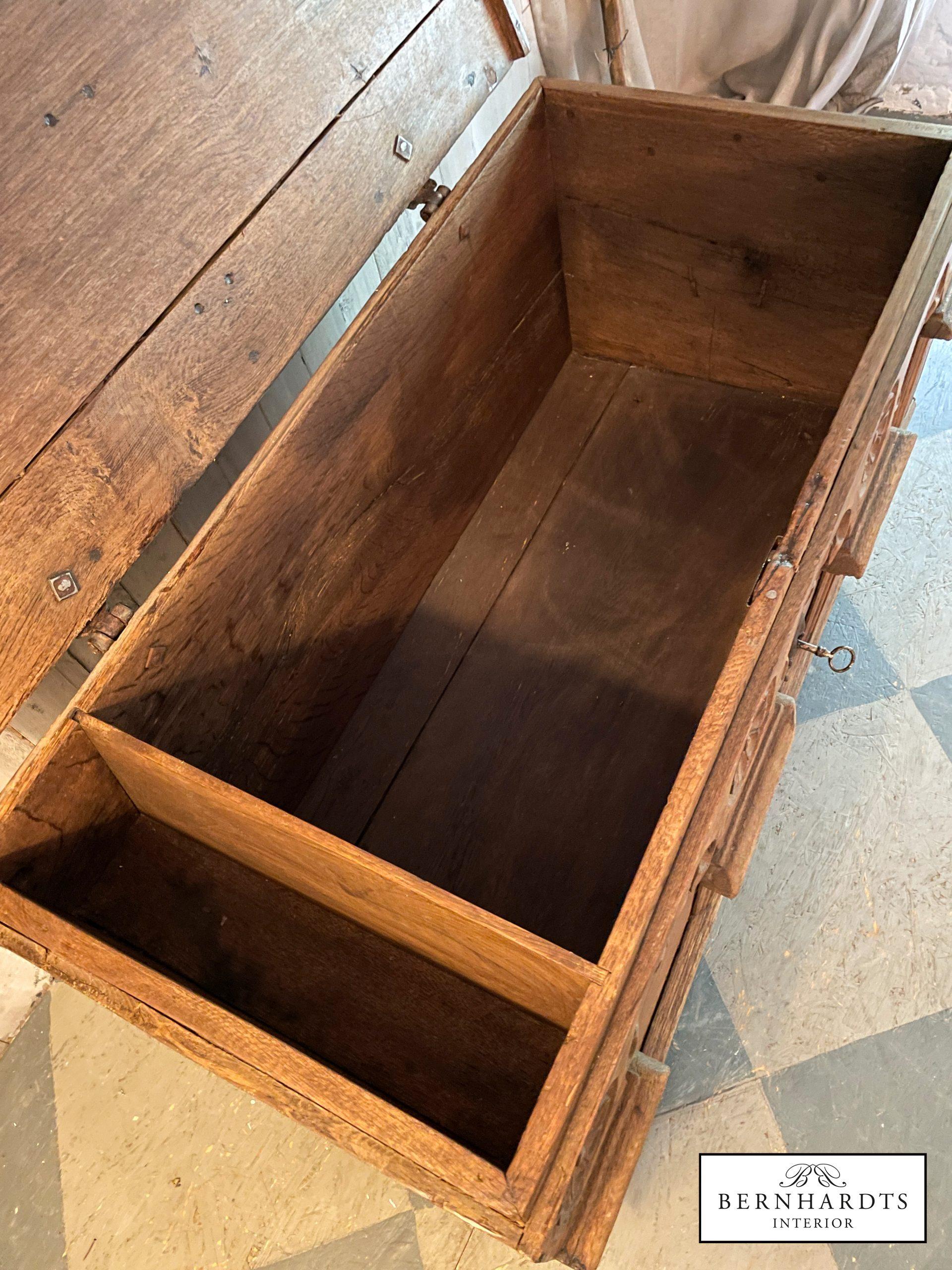 Empire Truhe_ Bernhardts Interior