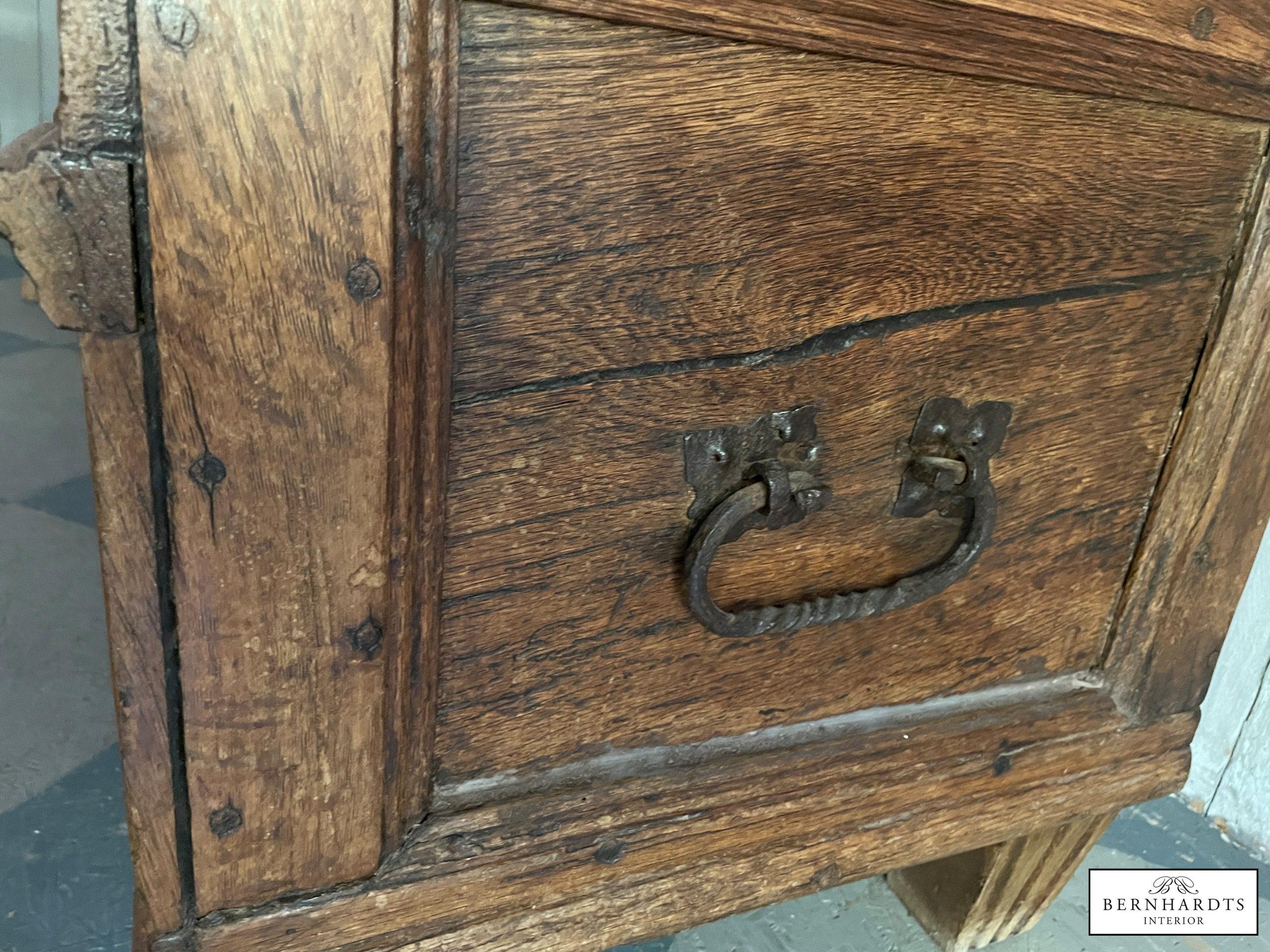 Empire Truhe_ Bernhardts Interior