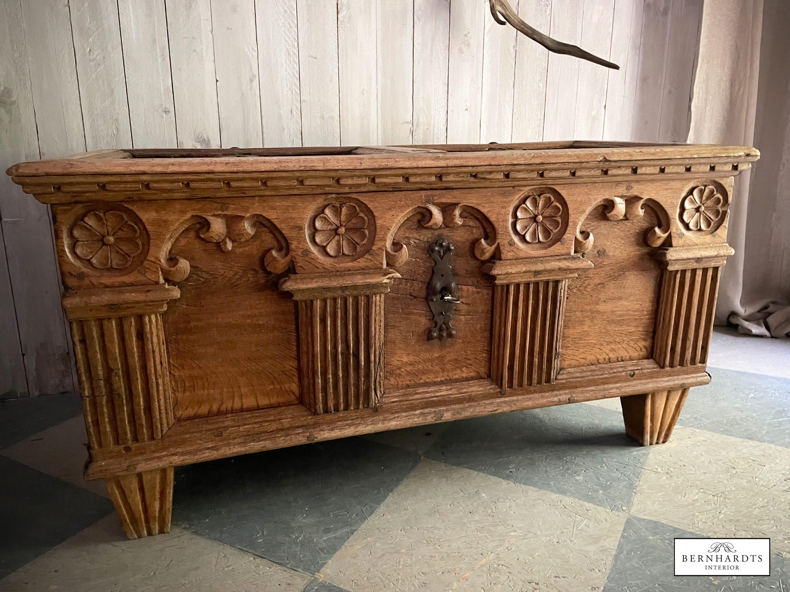 Empire Truhe_ Bernhardts Interior