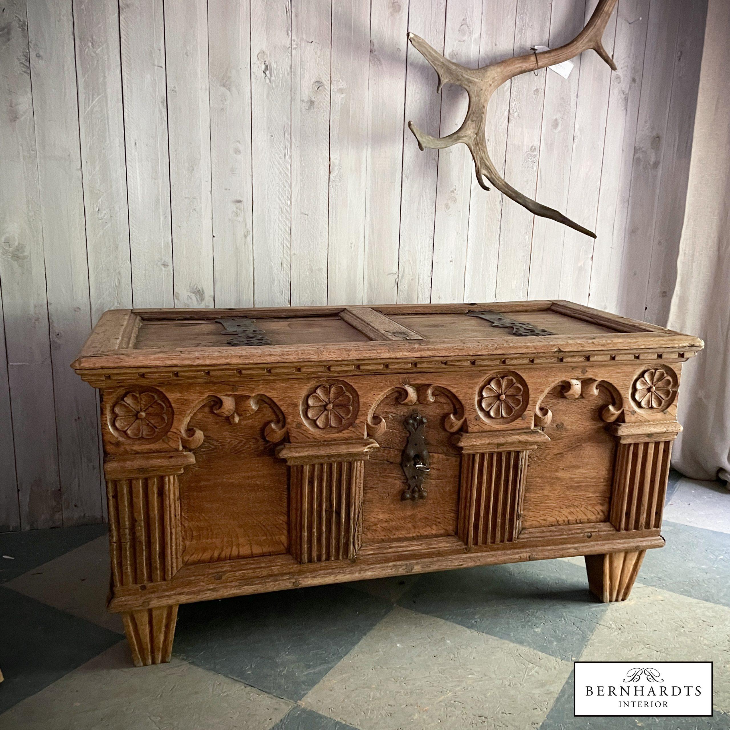 Empire Truhe_ Bernhardts Interior