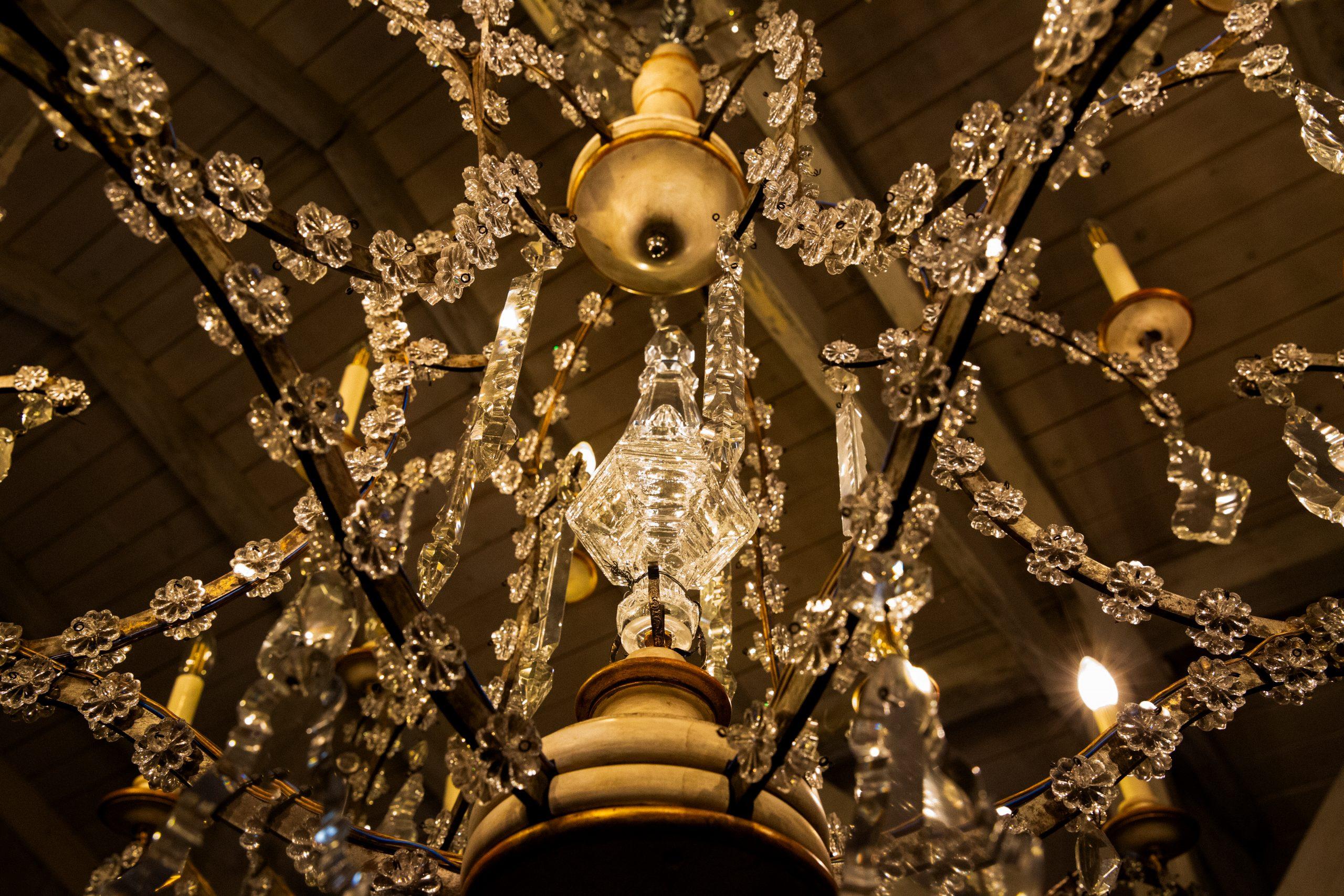 Grosser Kristalllüster_Bernhardts Interior