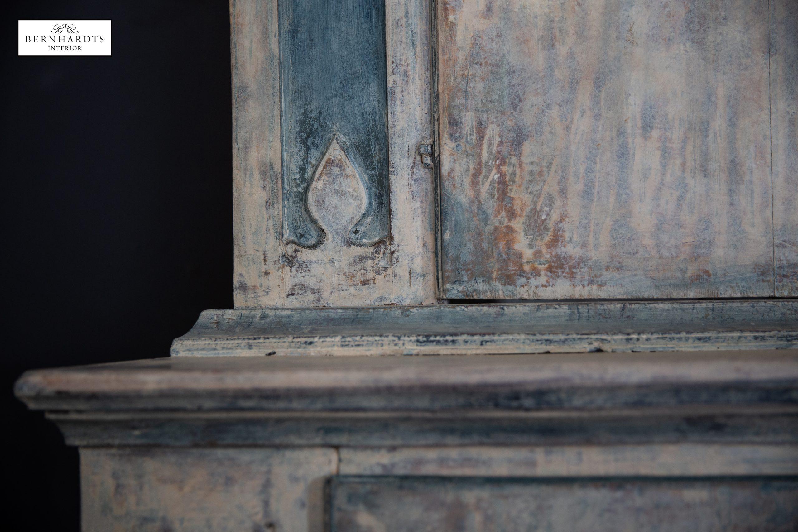 Gustavianischer Eckschrank_ Bernhardts Interior