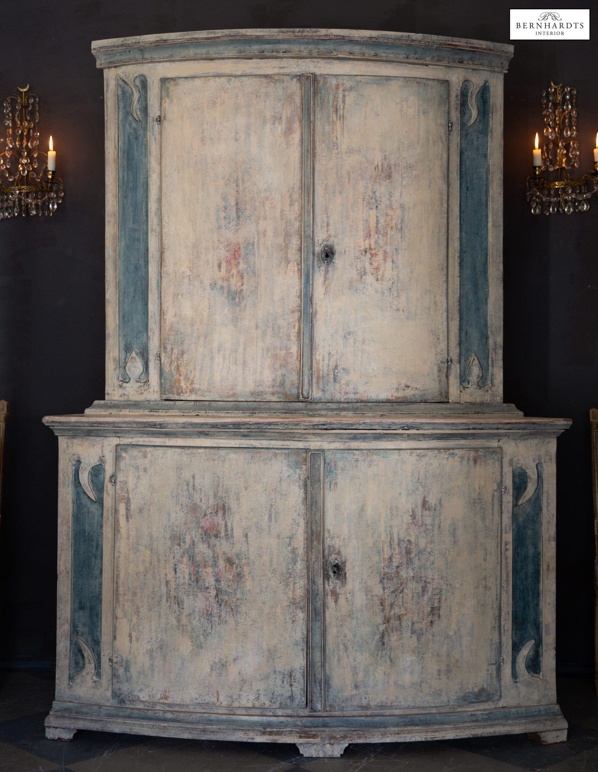 Gustavianischer Eckschrank_ Bernhardts Interior