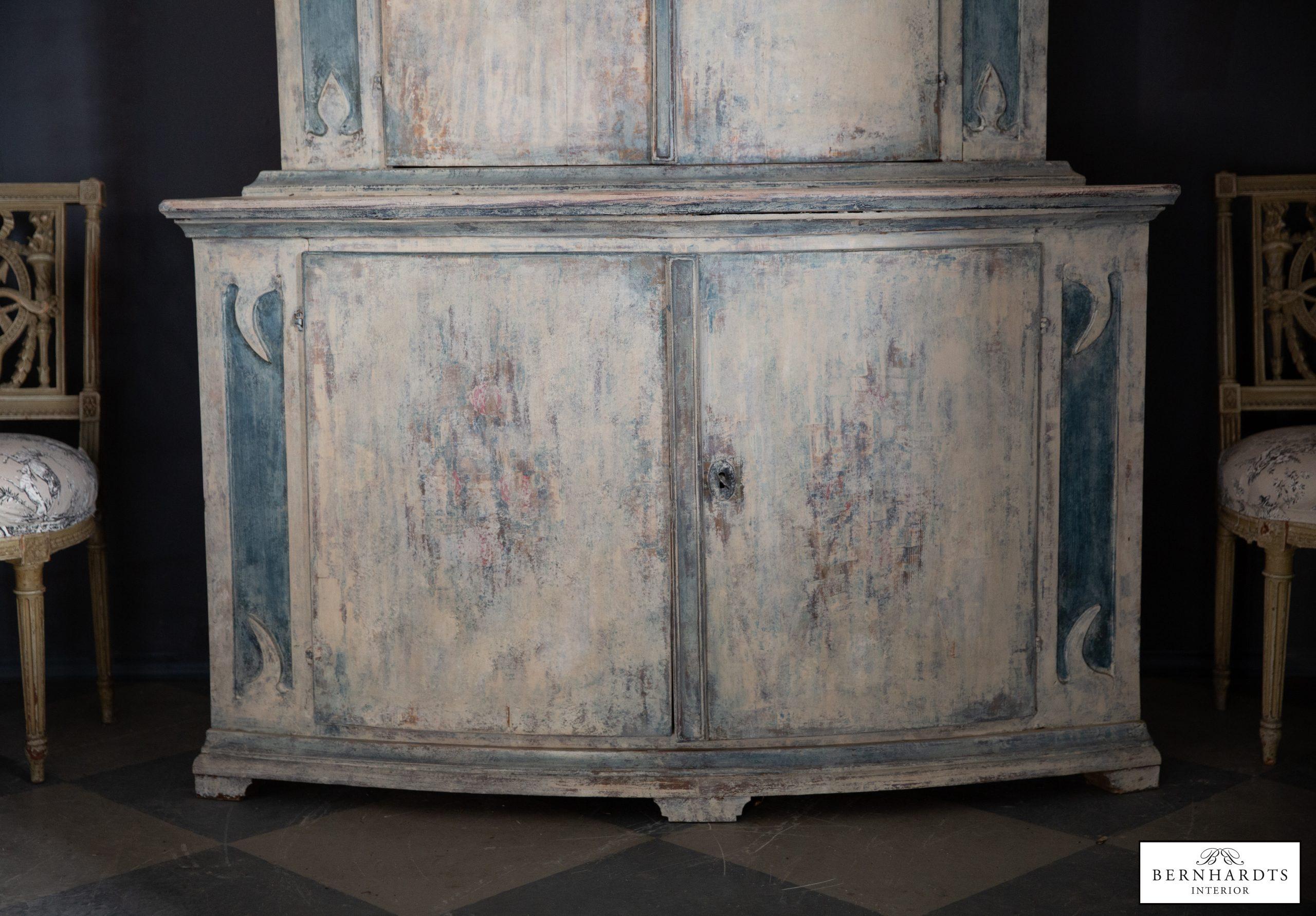 Gustavianischer Eckschrank_ Bernhardts Interior