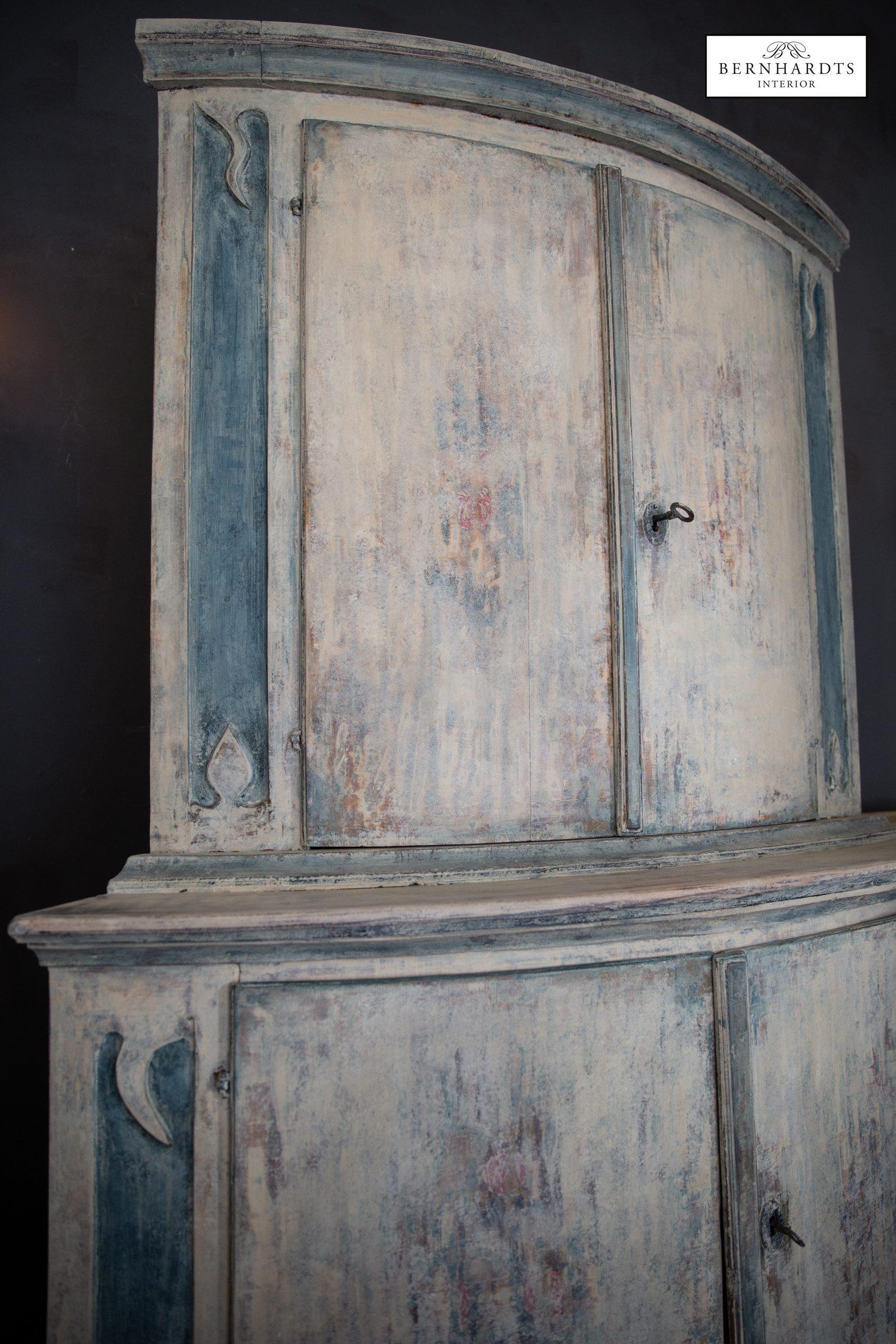 Gustavianischer Eckschrank_ Bernhardts Interior