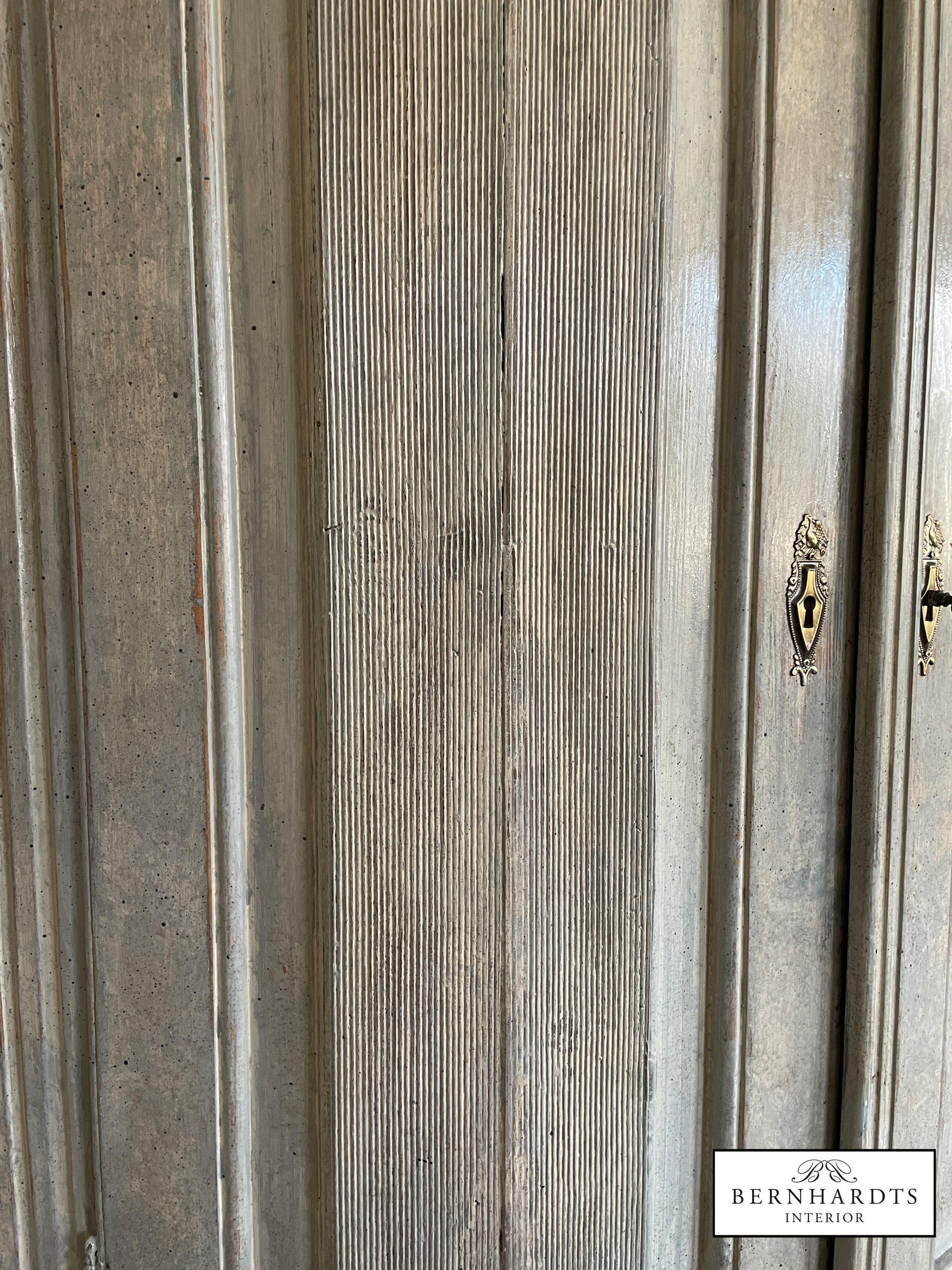 Gustavianischer Tonneneckschrank_ Bernhardts Interior