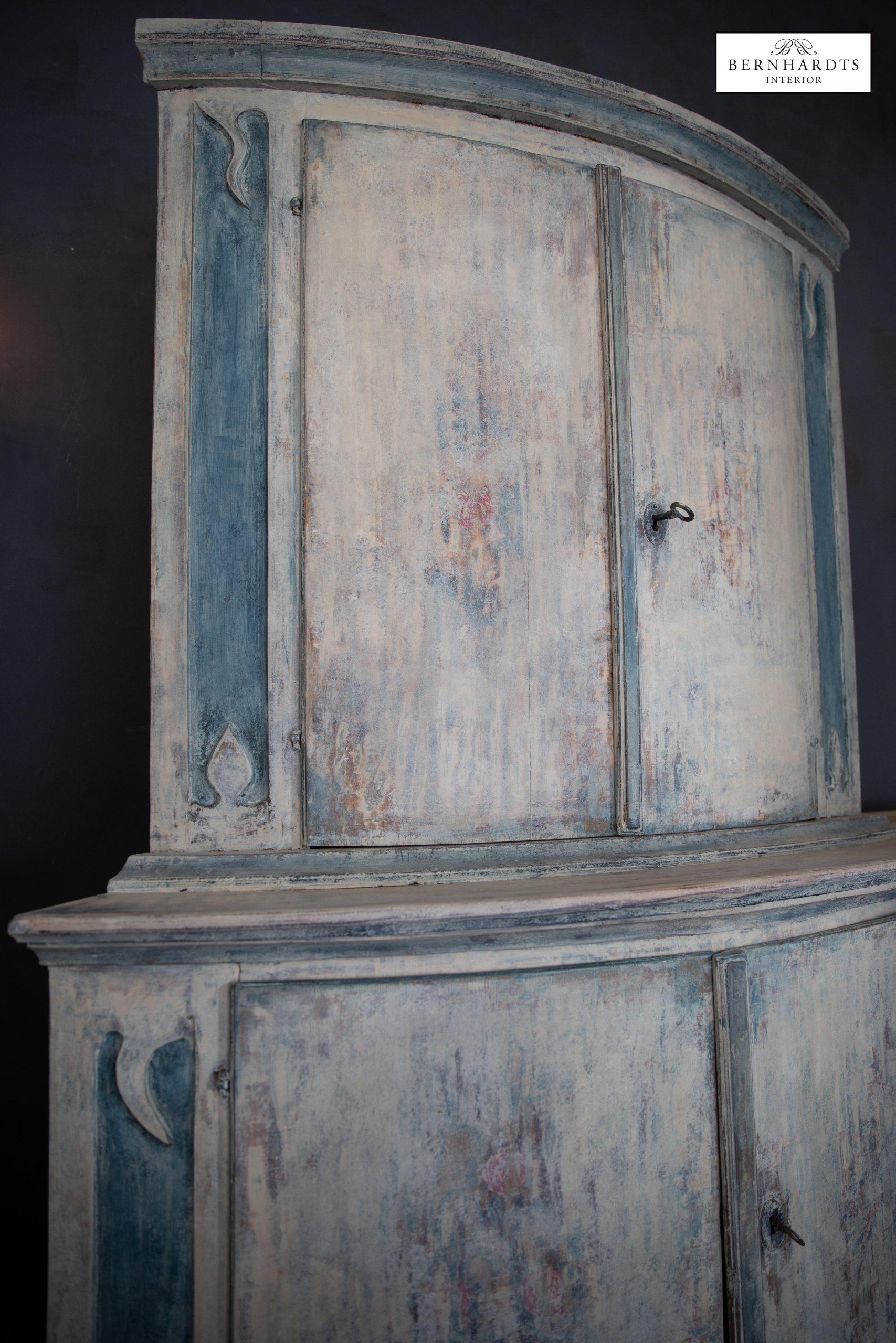 Gustavianischer Eckschrank_ Bernhardts Interior