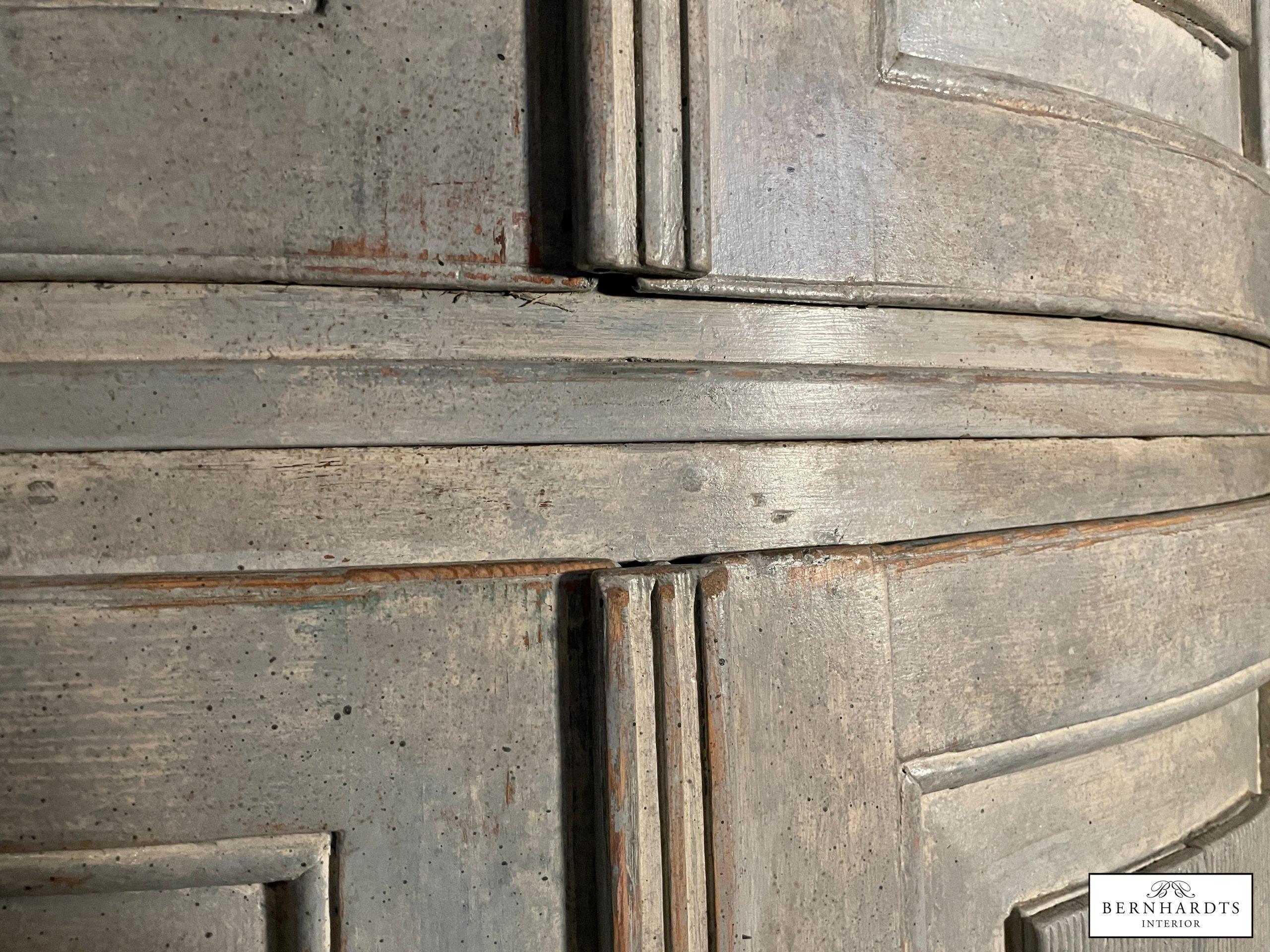 Gustavianischer Tonneneckschrank_ Bernhardts Interior