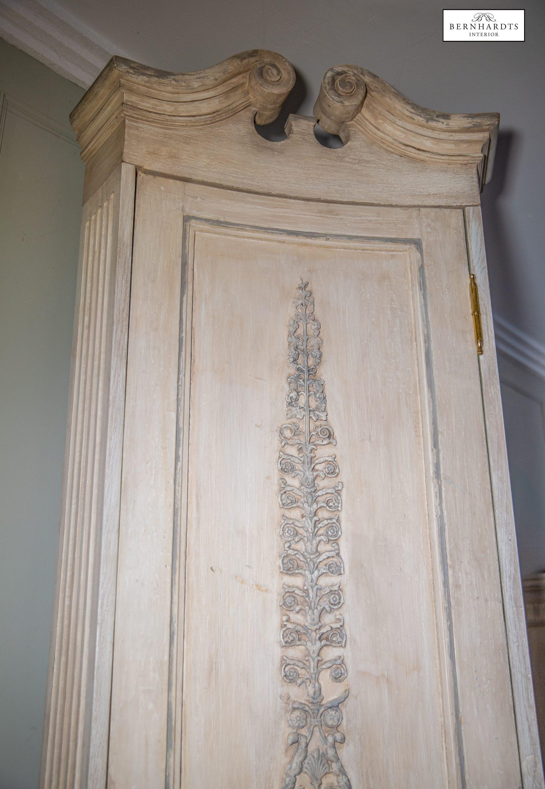 Schwedische Eckschränke_ Bernhardts Interior