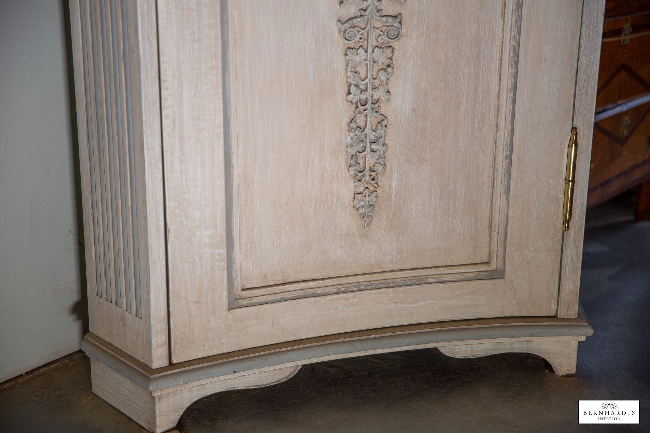 Schwedische Eckschränke_ Bernhardts Interior