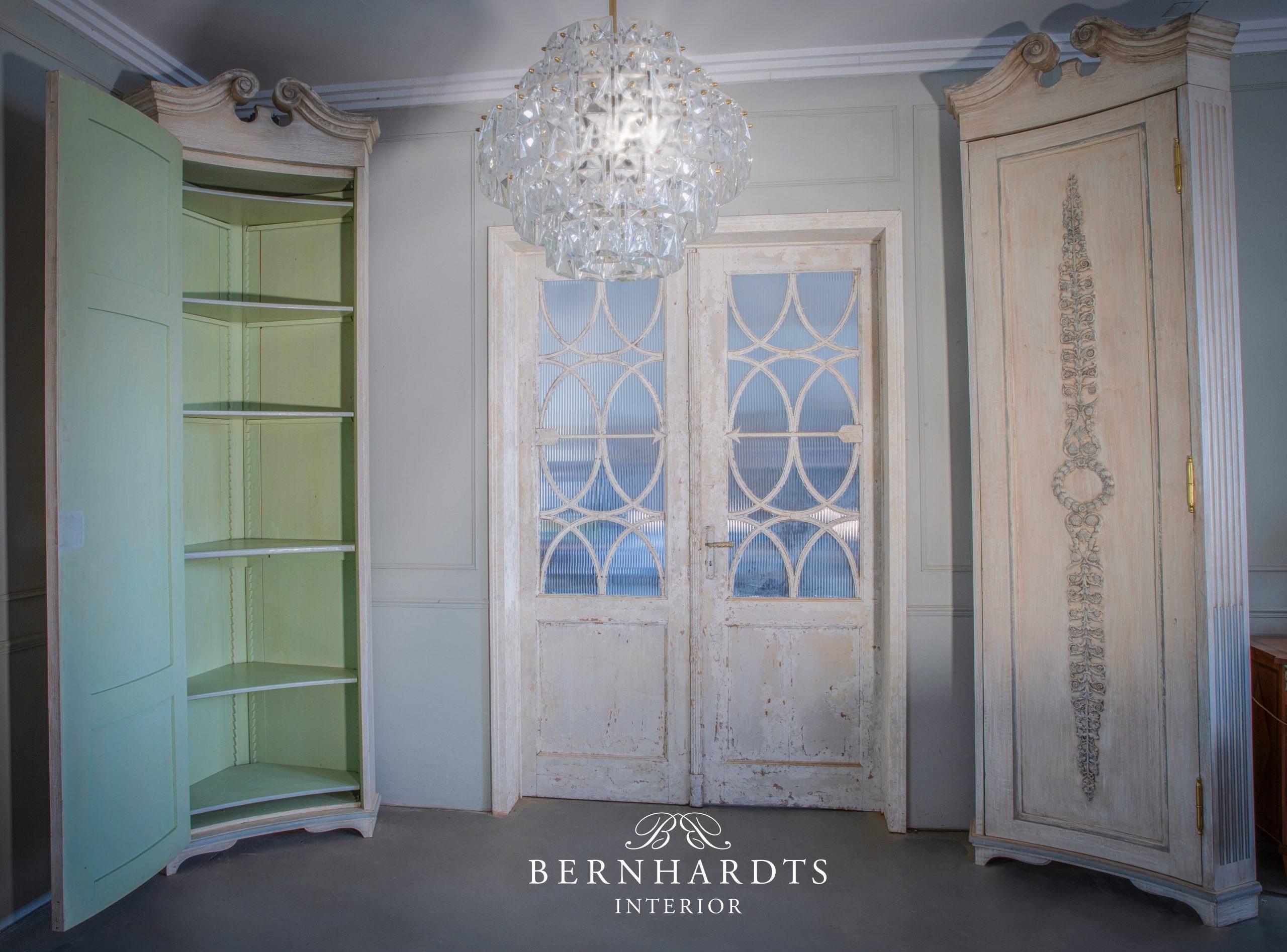Schwedische Eckschränke_ Bernhardts Interior