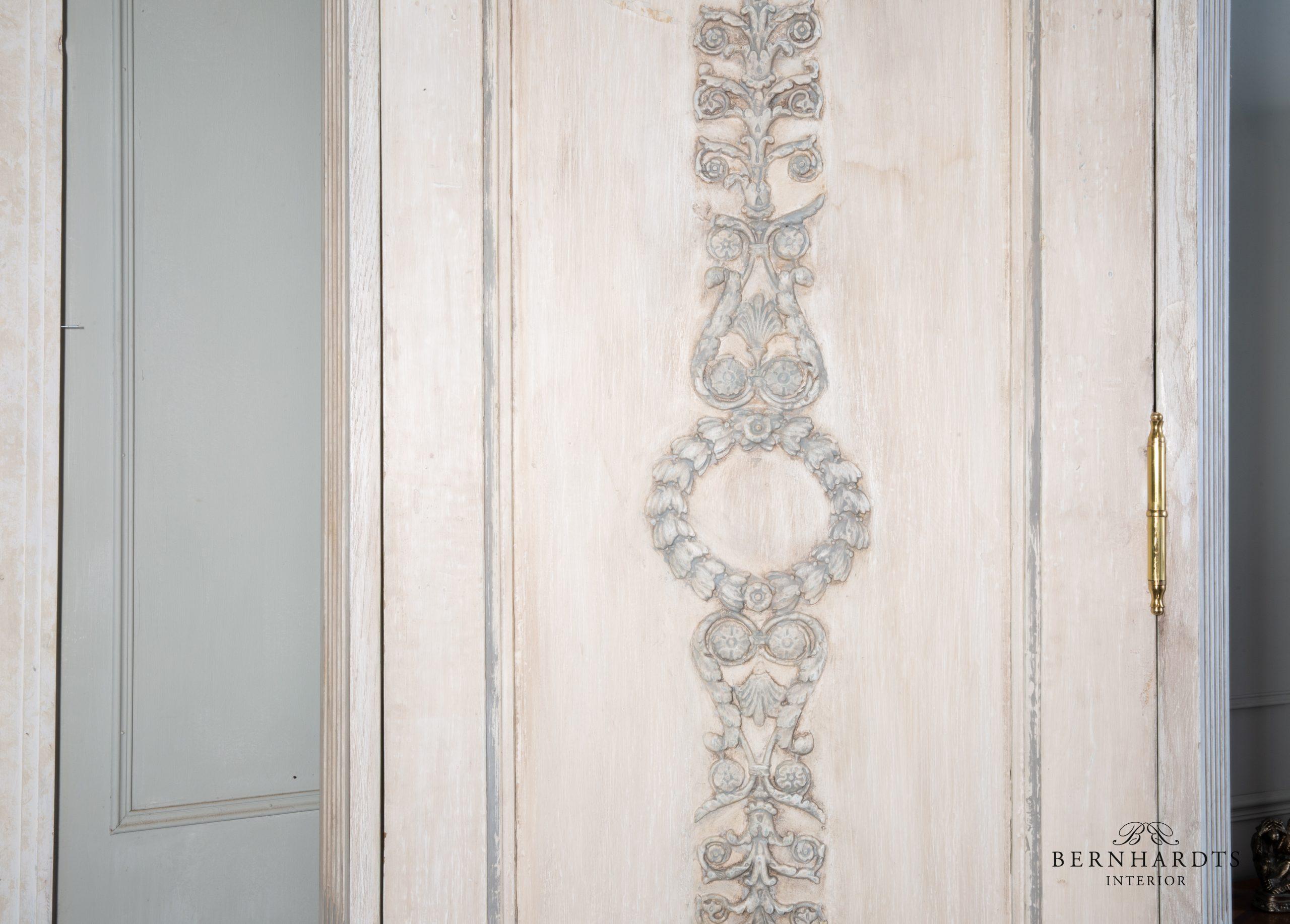 Schwedische Eckschränke_ Bernhardts Interior