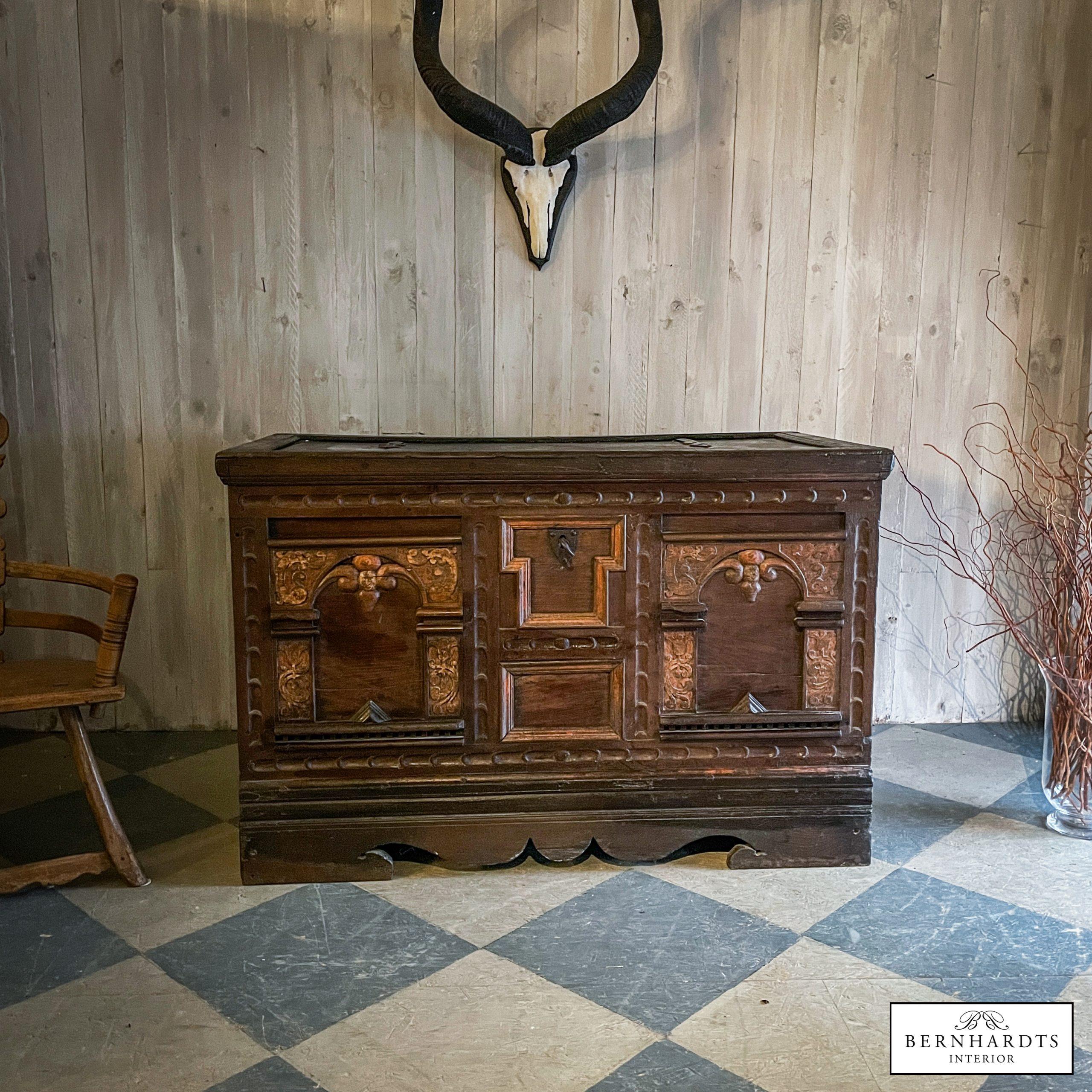 Renaissancetruhe_ Bernhardts Interior