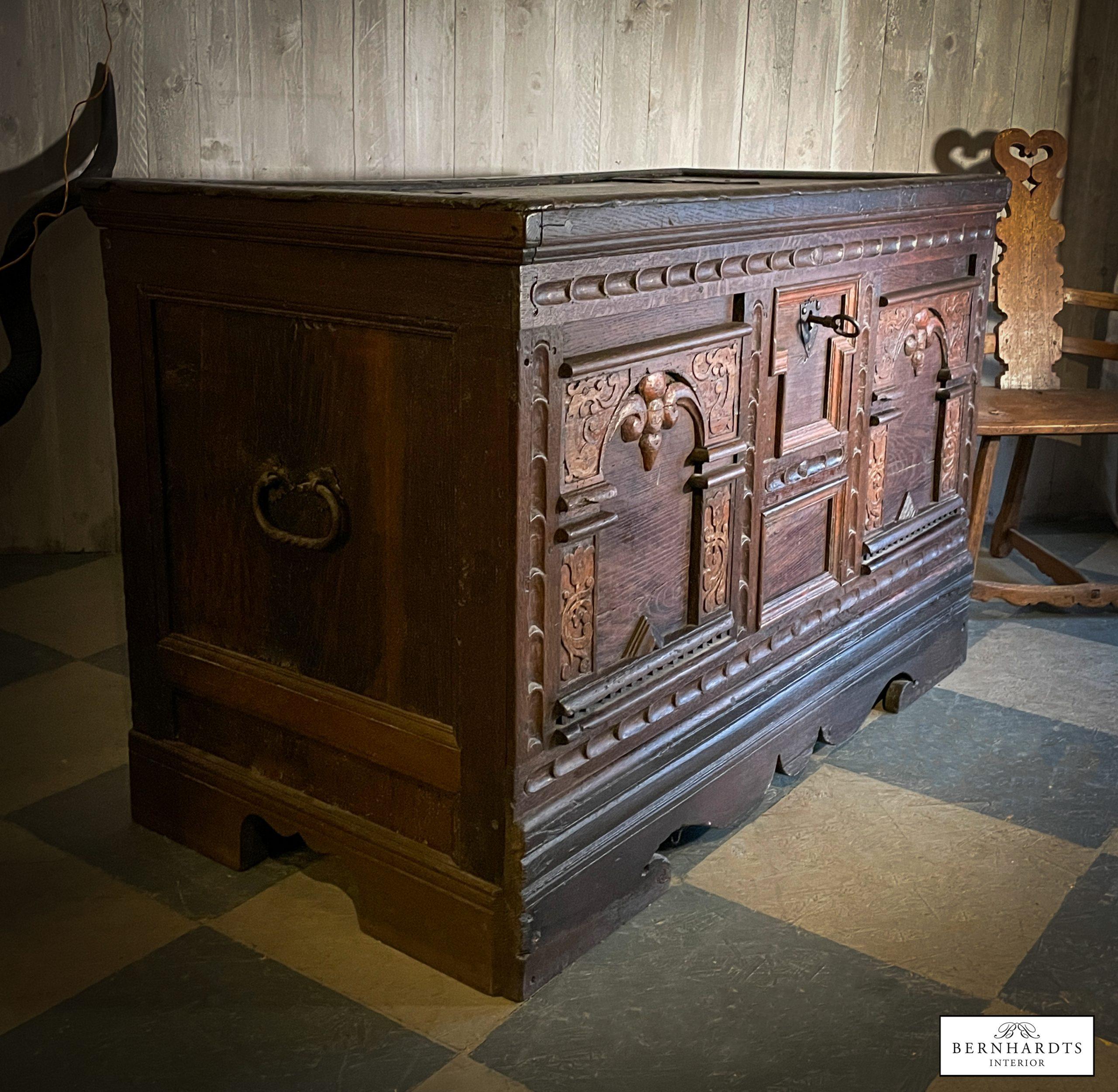 Renaissancetruhe_ Bernhardts Interior