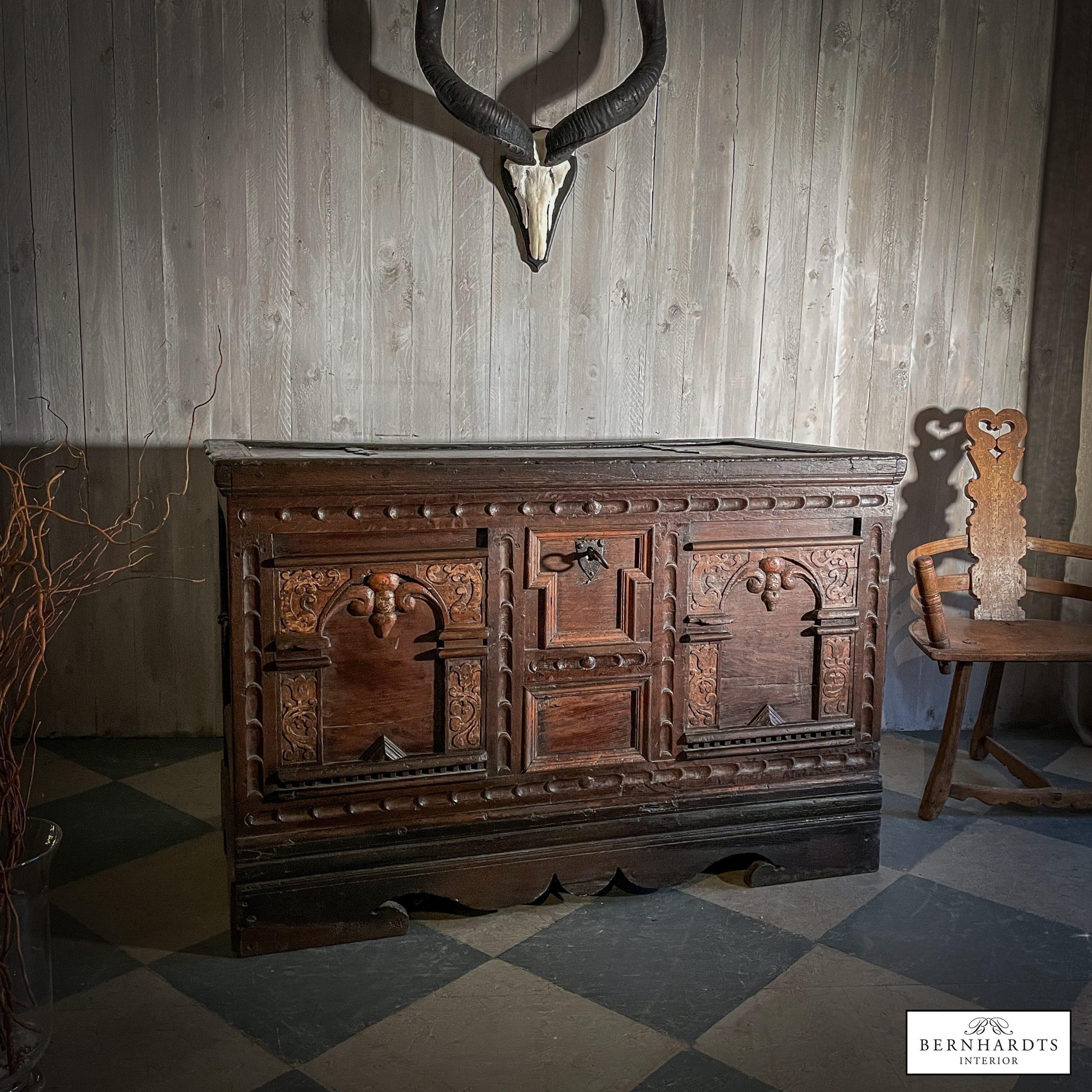 Renaissancetruhe_ Bernhardts Interior