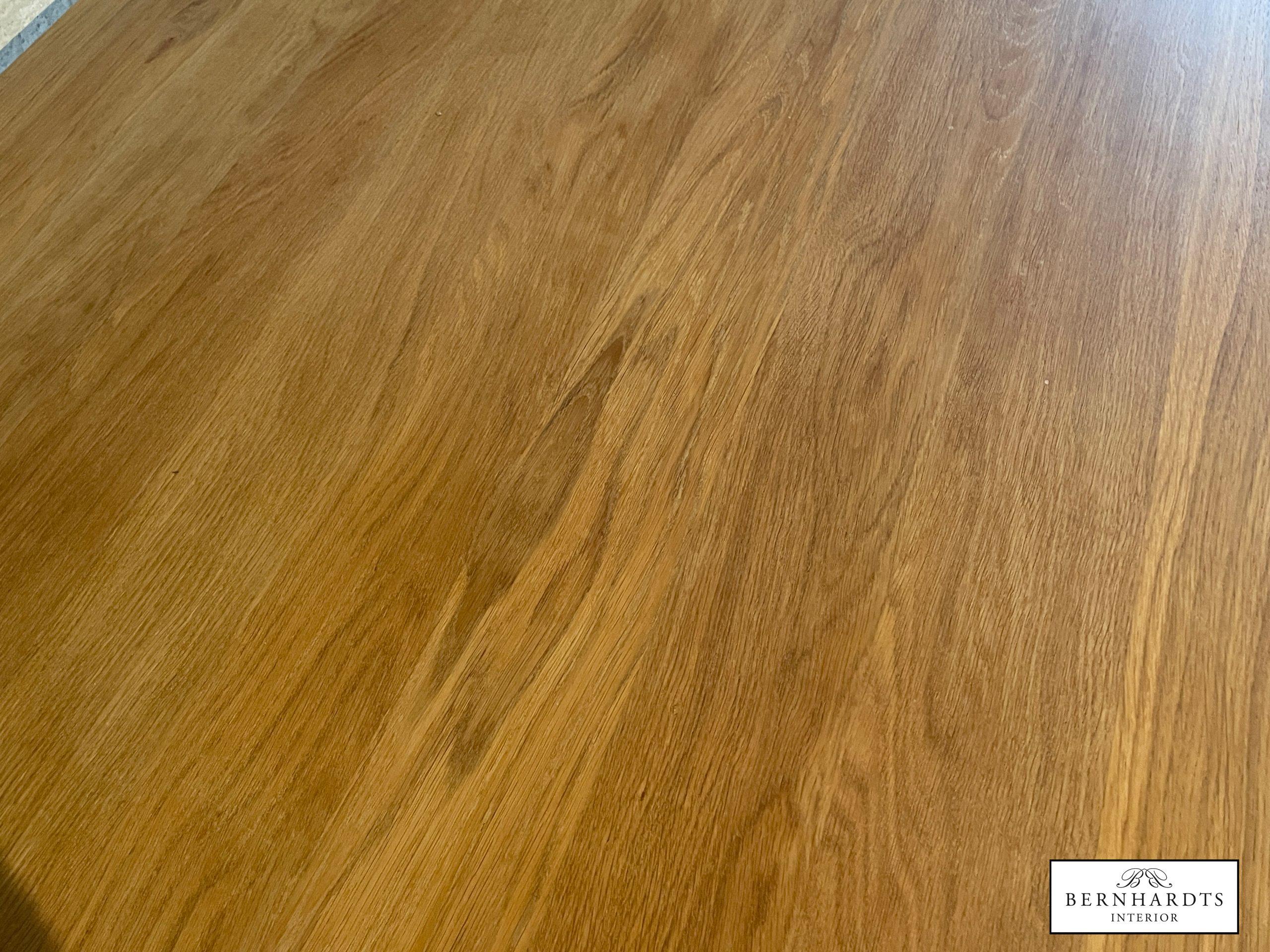 Schwedischer Designertisch_ Bernhardts Interior