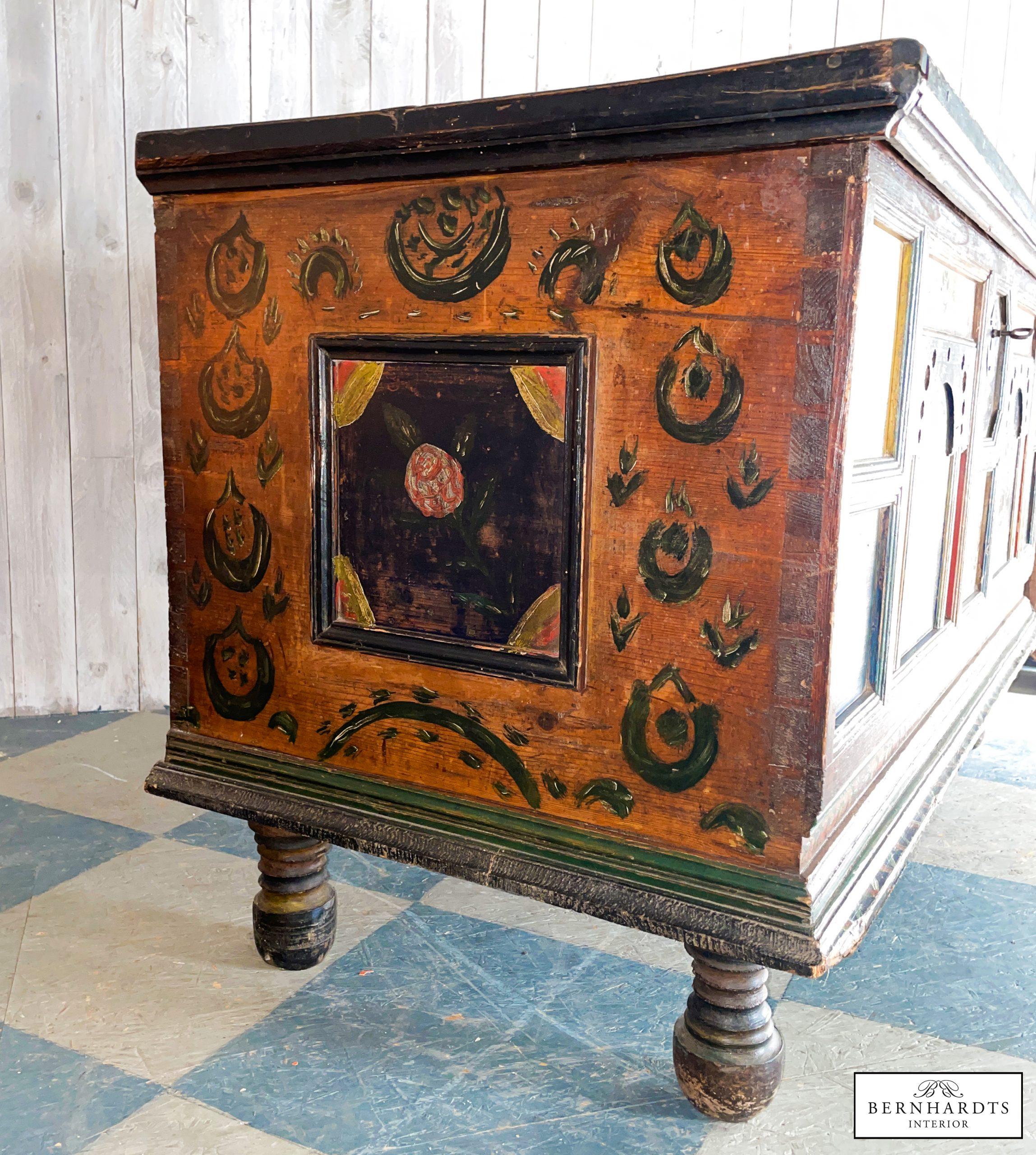 Barocke Truhe Bemalt_ Bernhardt Interior