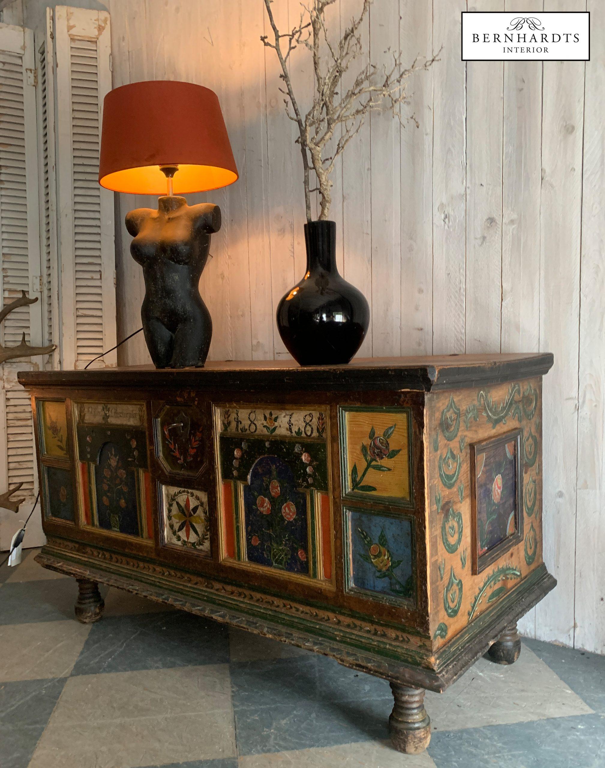 Barocke Truhe Bemalt_ Bernhardt Interior