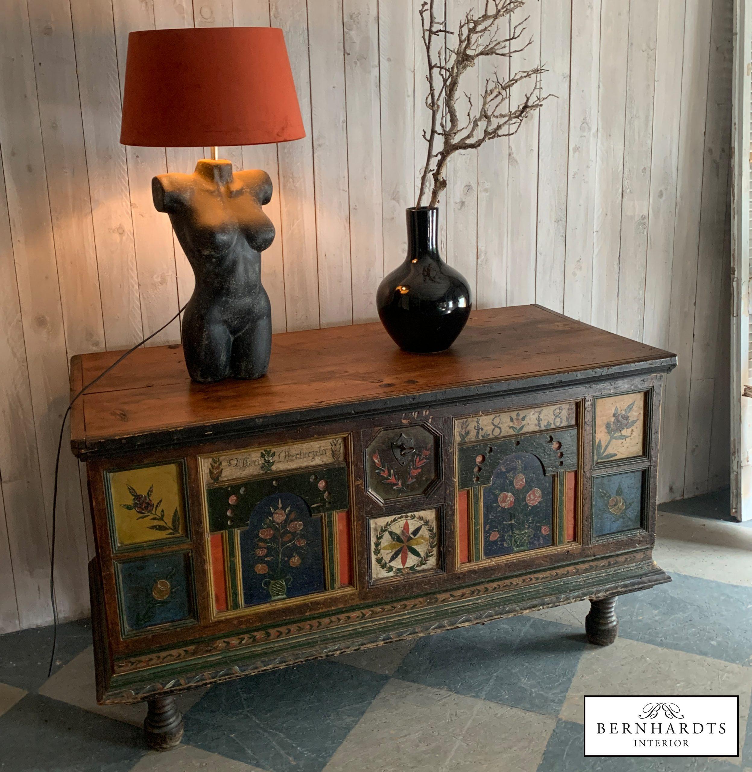 Barocke Truhe Bemalt_ Bernhardt Interior