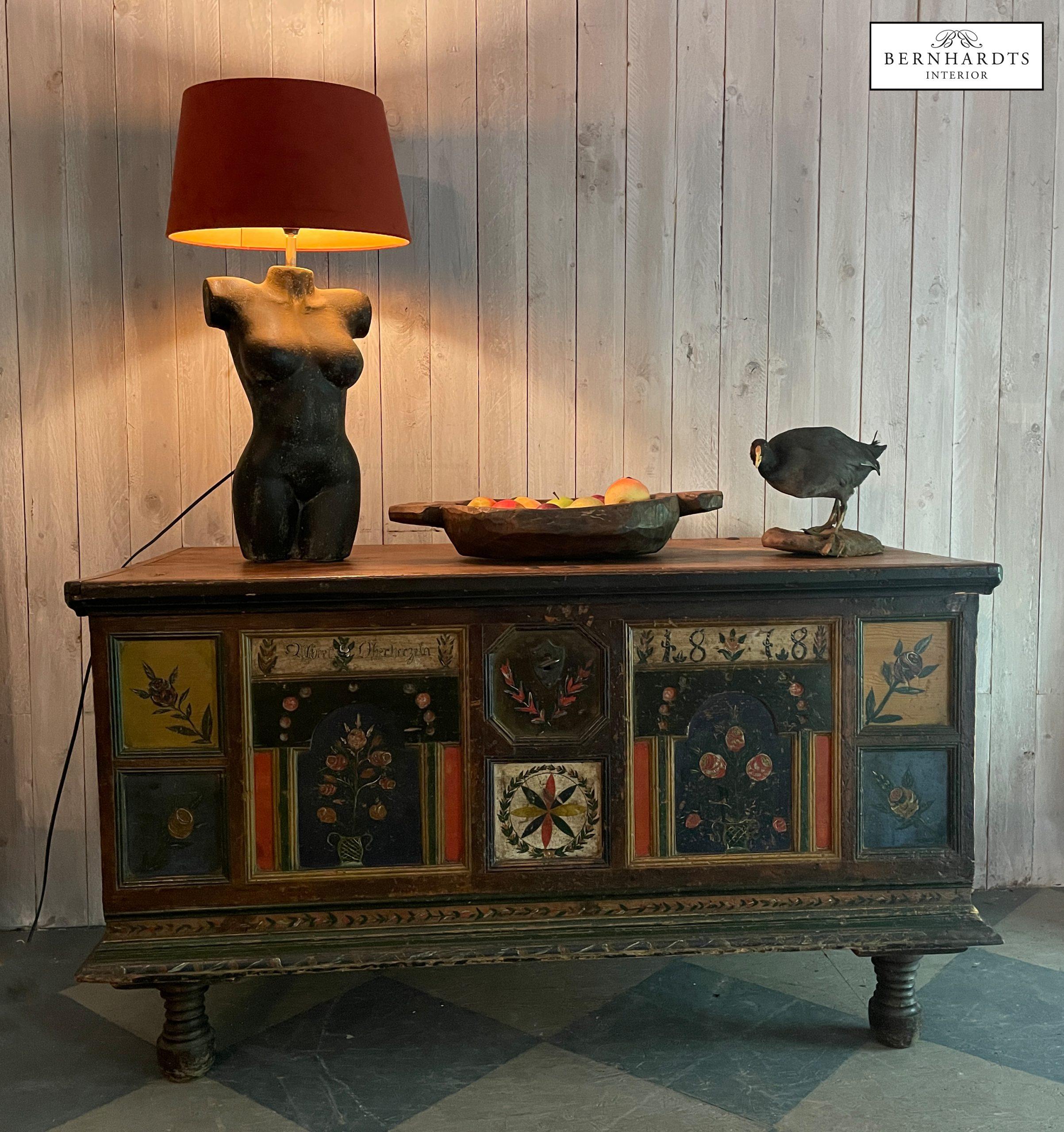 Barocke Truhe Bemalt_ Bernhardt Interior