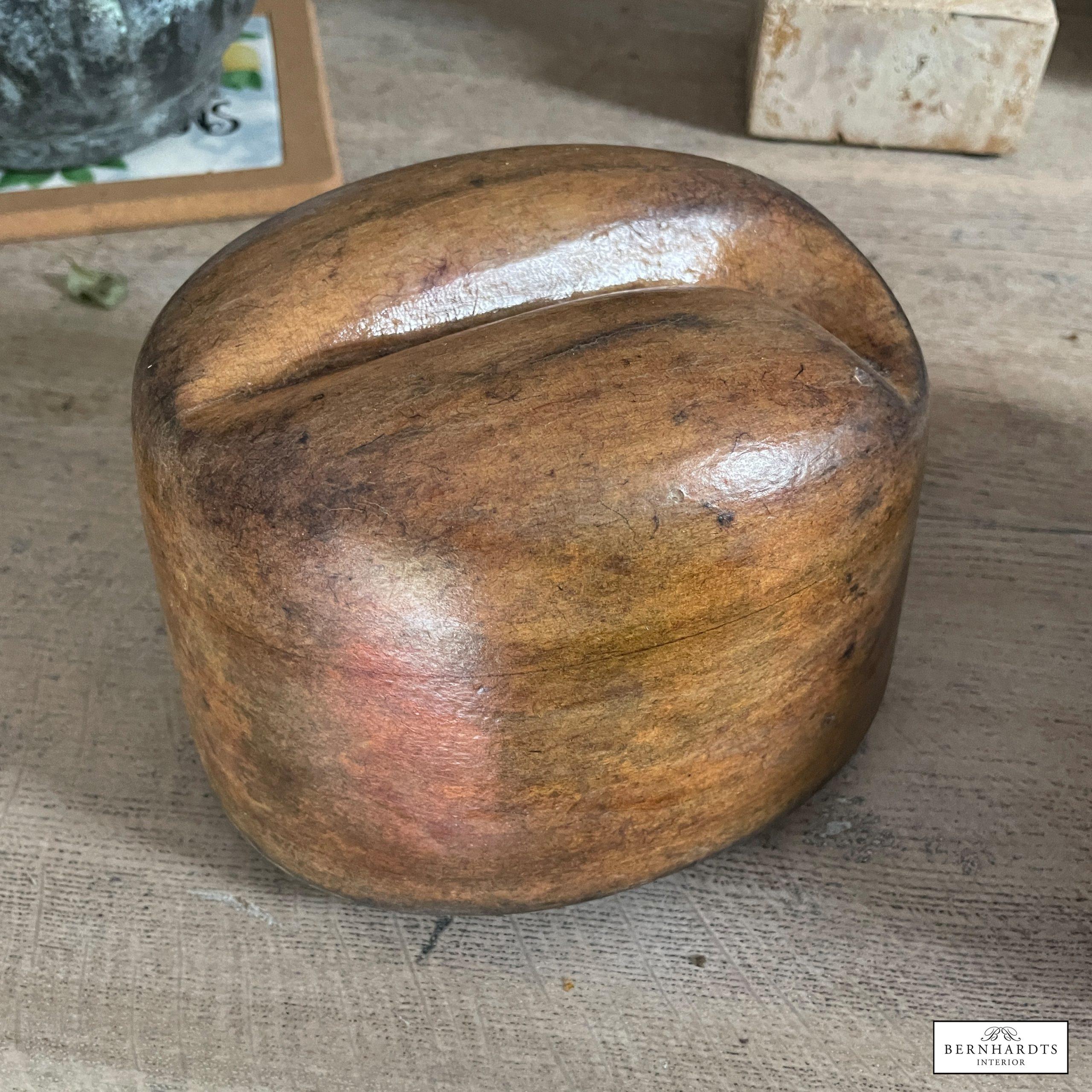 Antike Hutform_ Bernhardts Interior