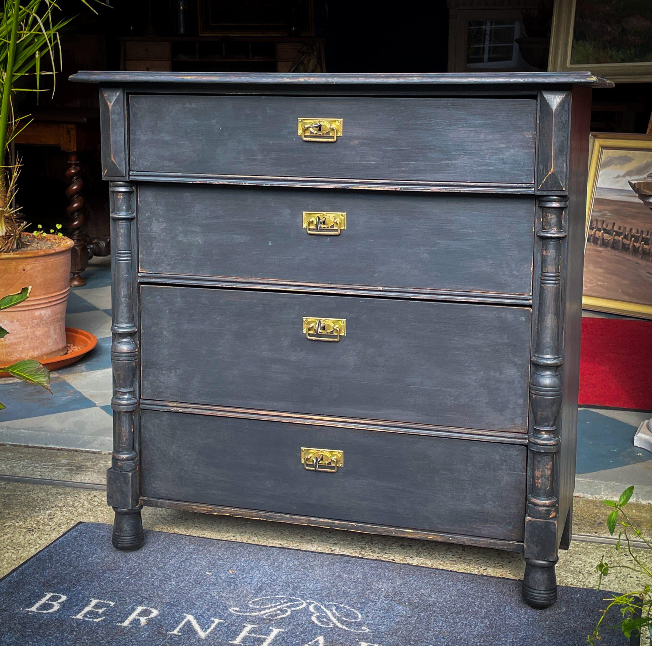 Antike Schwarze Kommode_ Bernhardts Interior