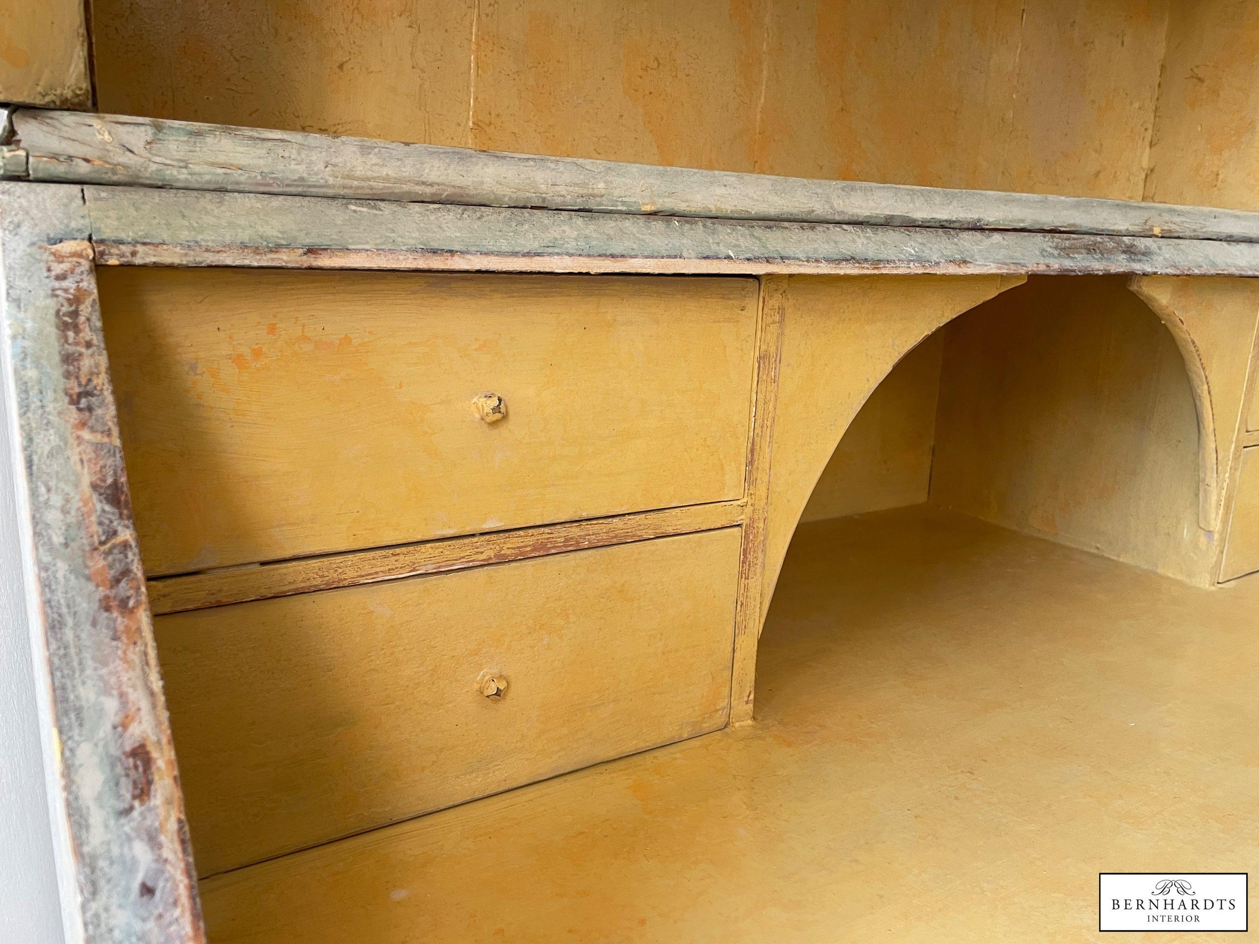 Gustavianiascher Aufsatzsekretär_ Bernhardts Interior